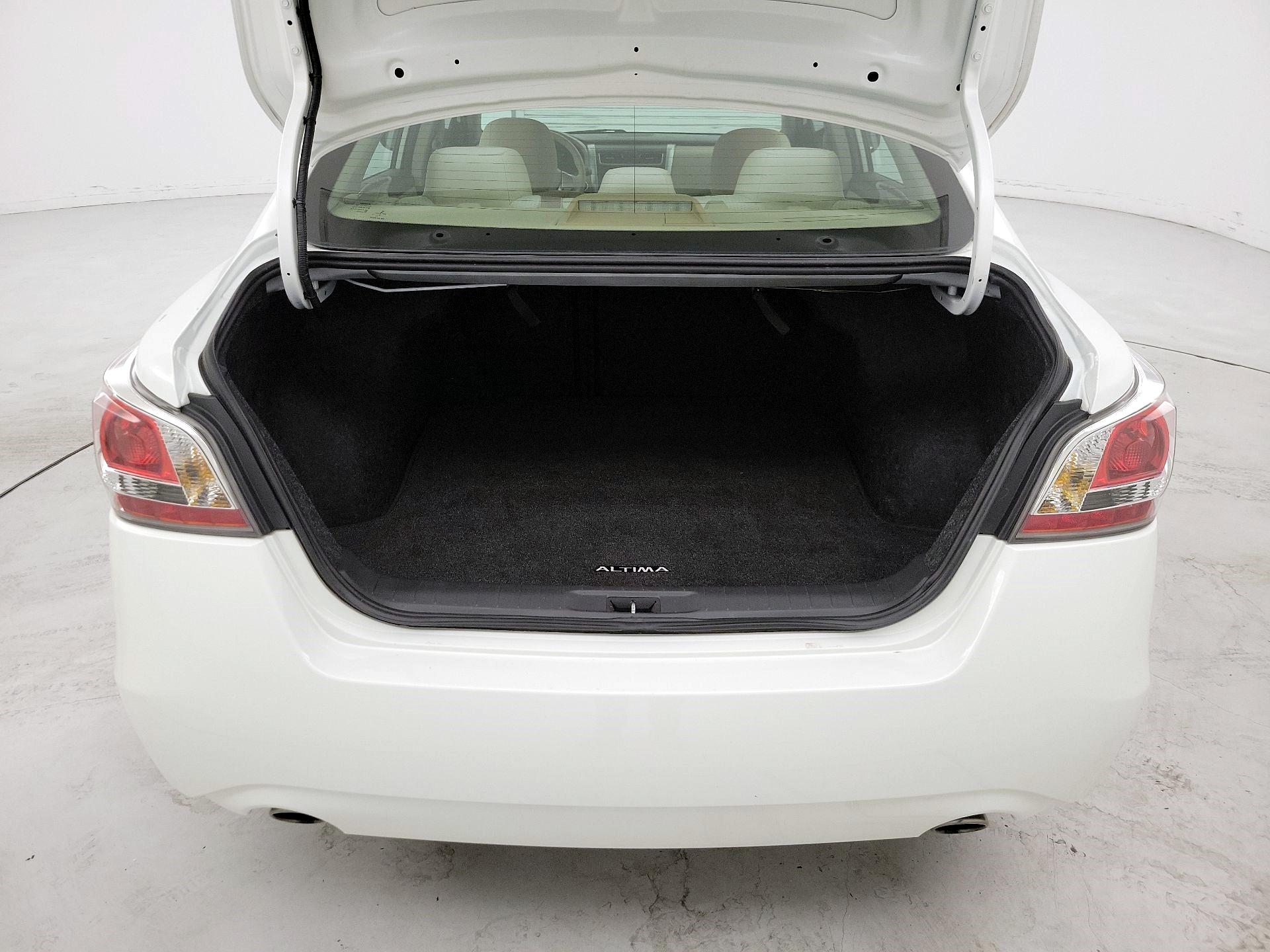 Thumbnail: 2015 Nissan Altima - 17