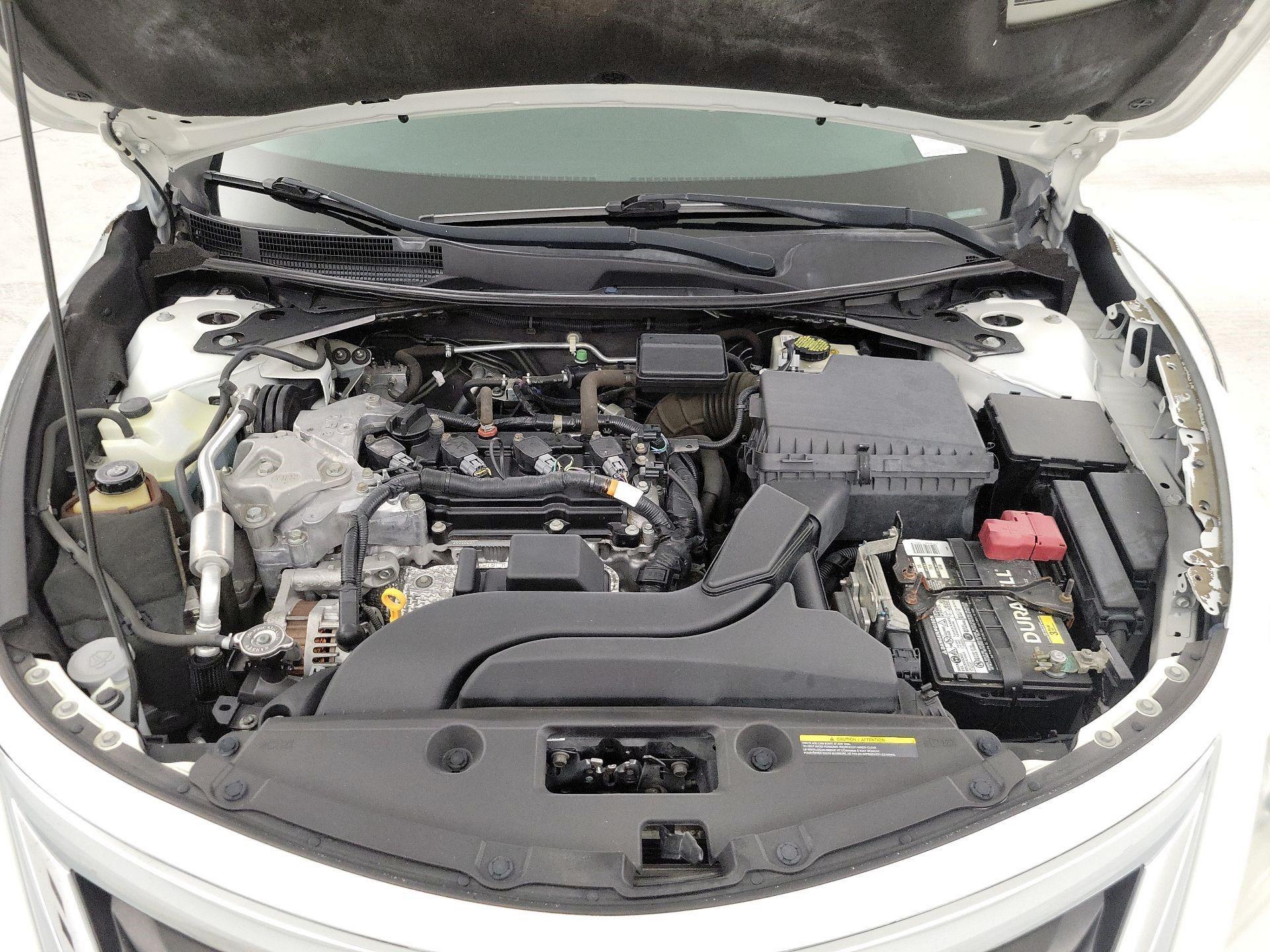 Thumbnail: 2015 Nissan Altima - 18