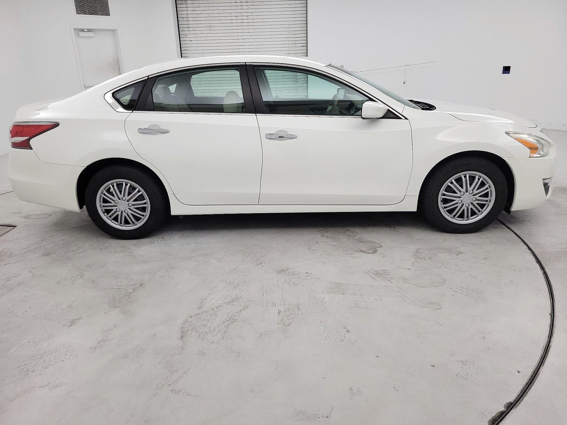 Thumbnail: 2015 Nissan Altima - 4