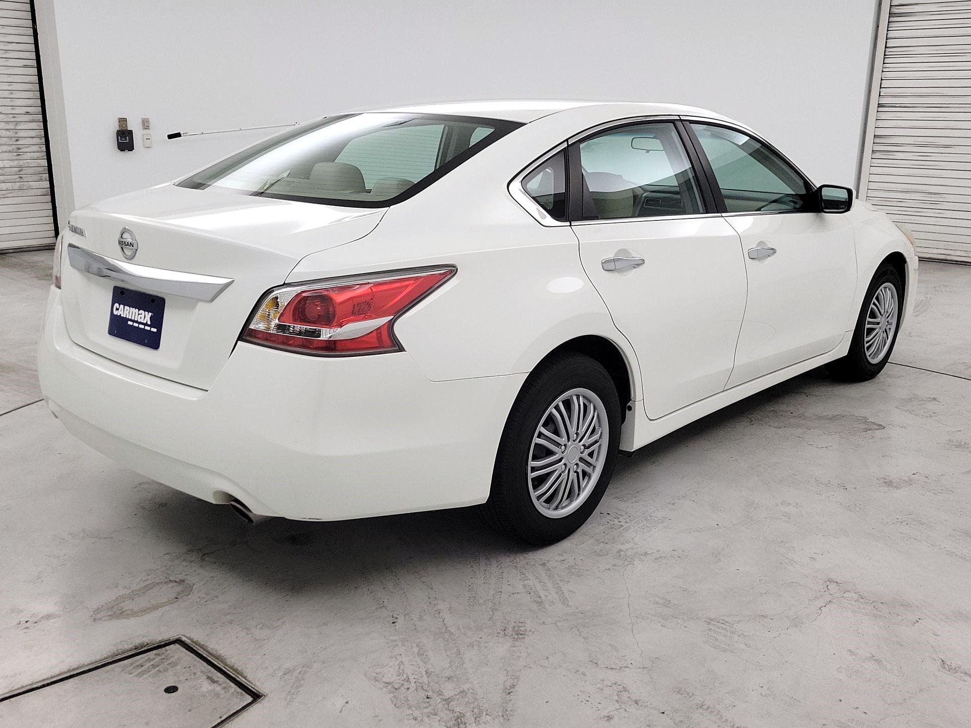 Thumbnail: 2015 Nissan Altima - 5