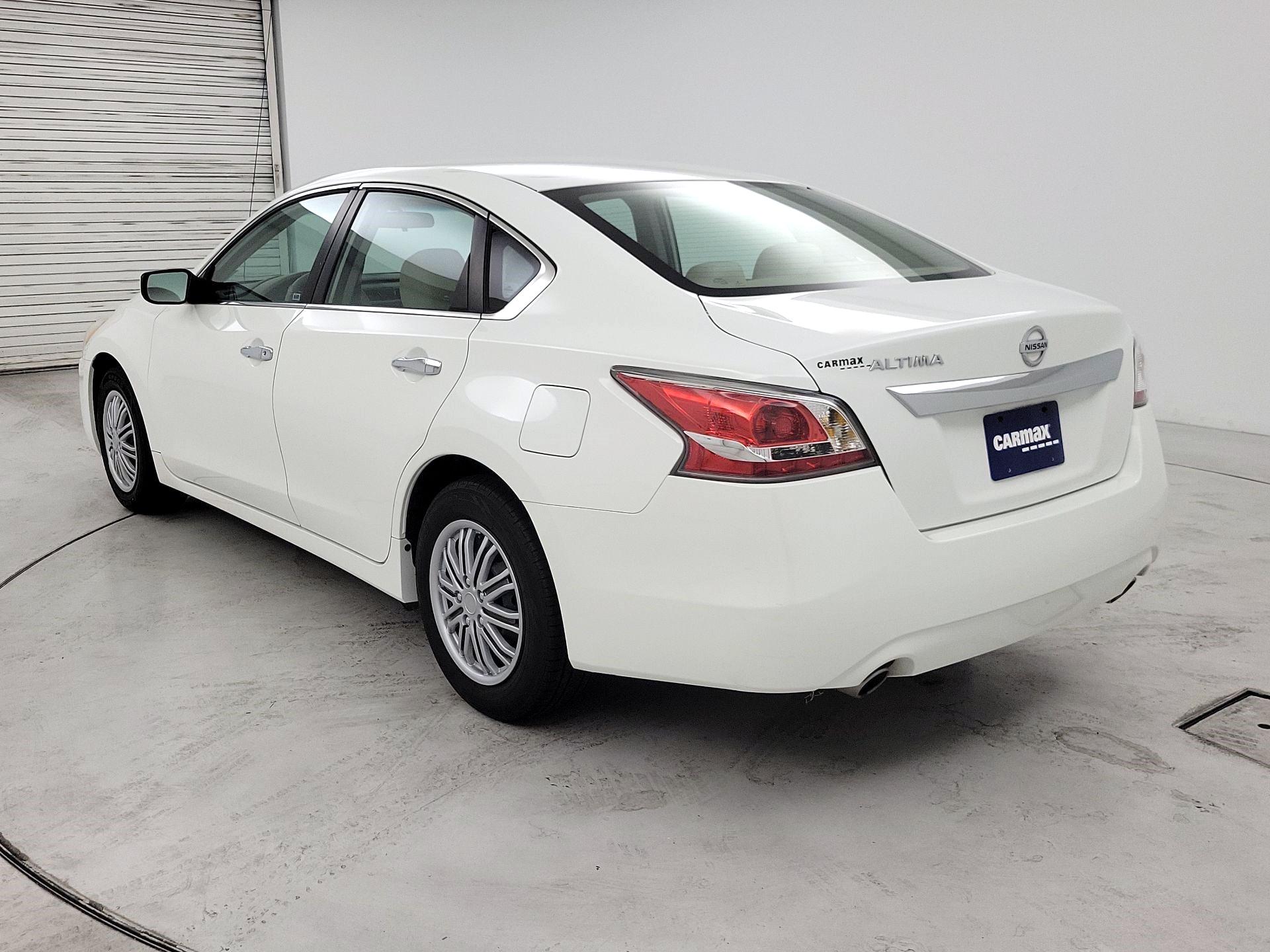 Thumbnail: 2015 Nissan Altima - 7