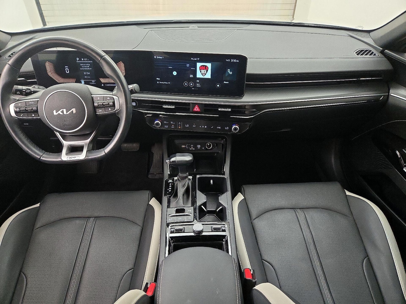 2025 Kia K5 GT-Line - Photo 10