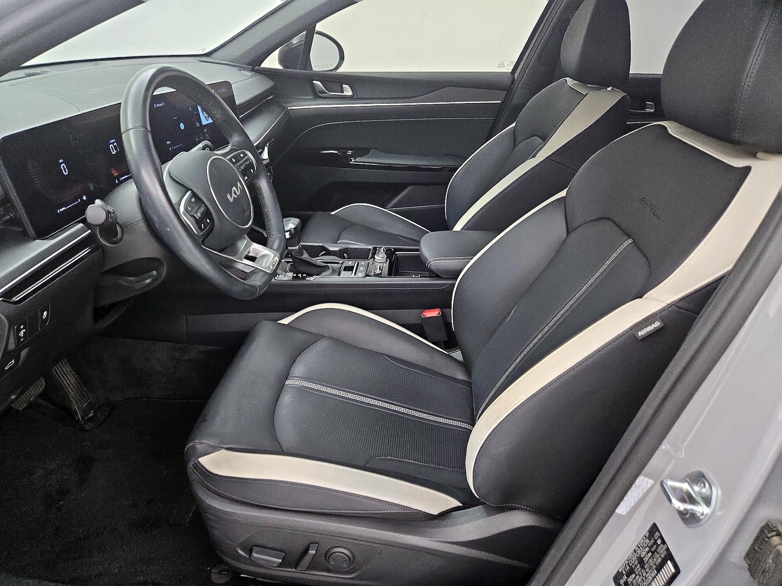 2025 Kia K5 GT-Line - Photo 12