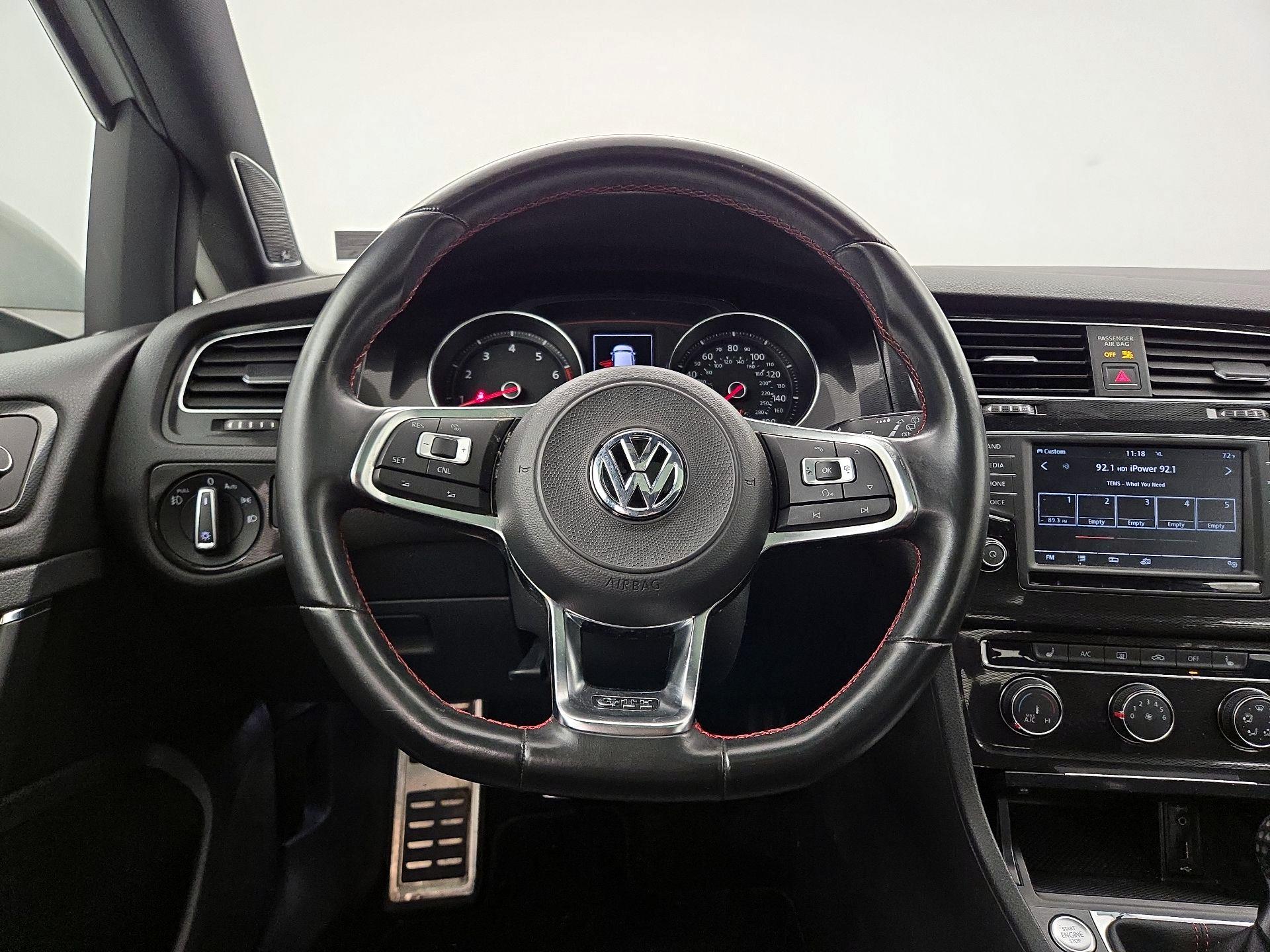 Thumbnail: 2017 Volkswagen Golf - 10