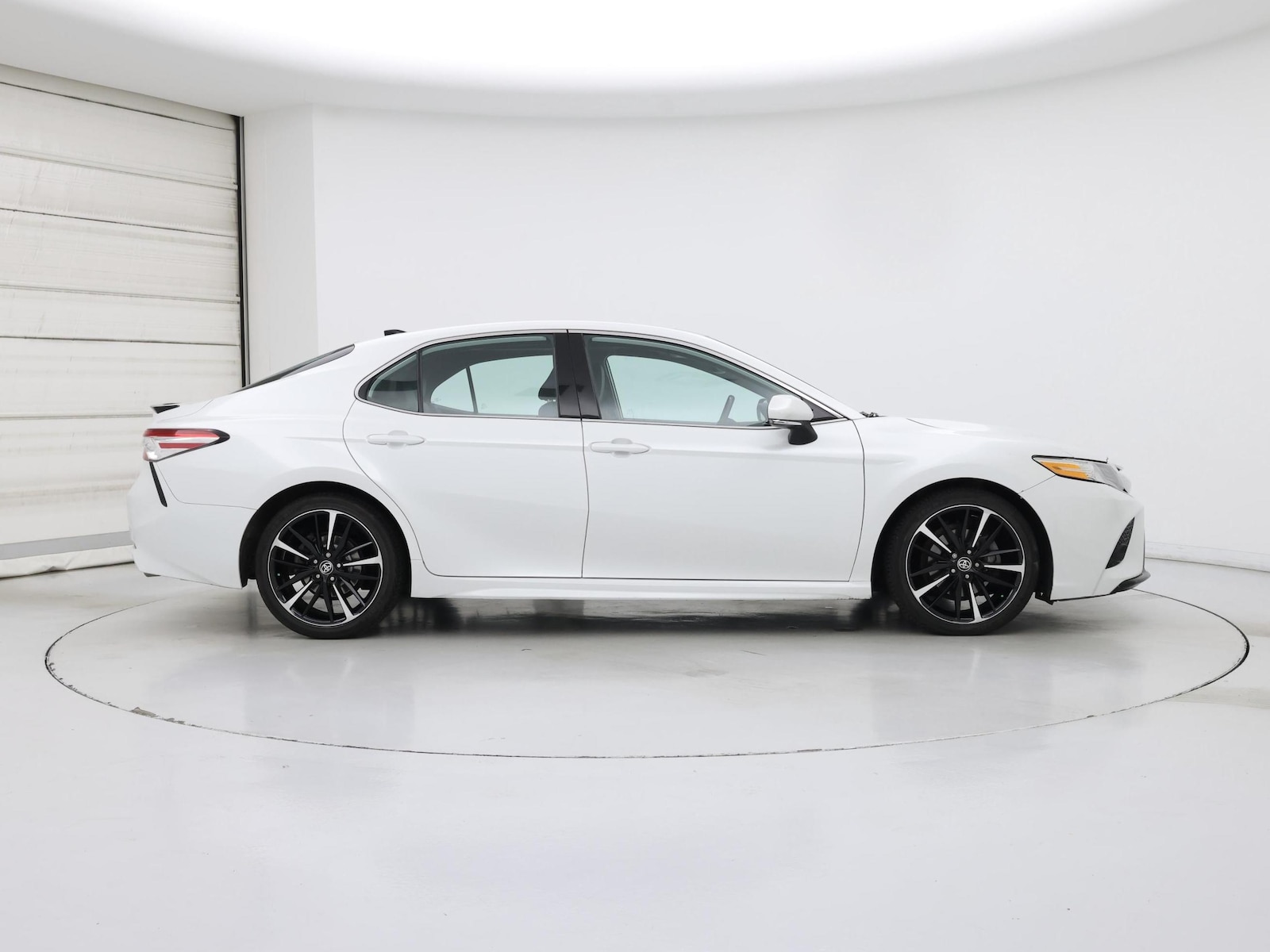 2020 Toyota Camry XSE - Photo 8