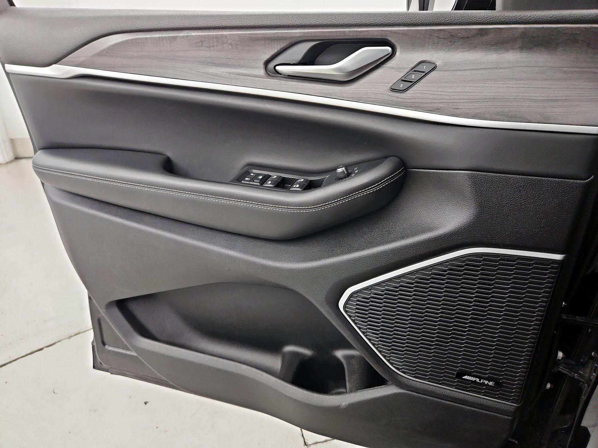 Thumbnail: 2022 Jeep Grand Cherokee - 12
