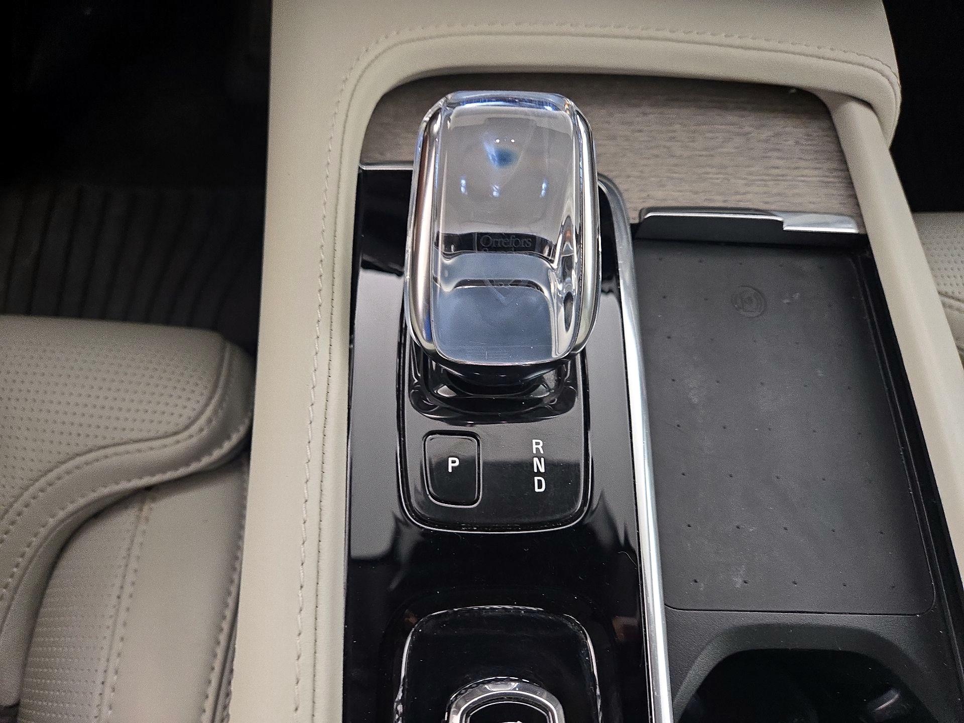 Thumbnail: 2022 Volvo XC90 - 17