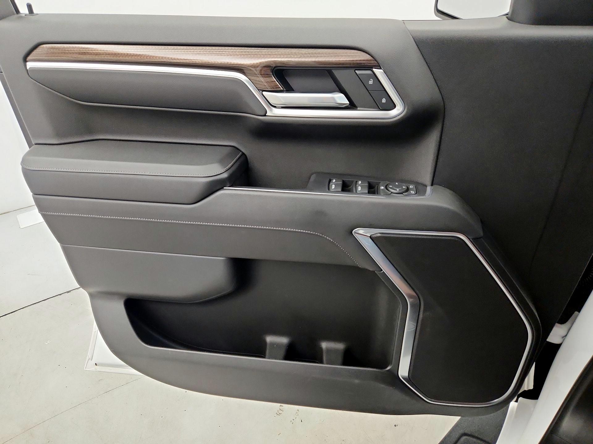 Thumbnail: 2022 Chevrolet Silverado 1500 - 12