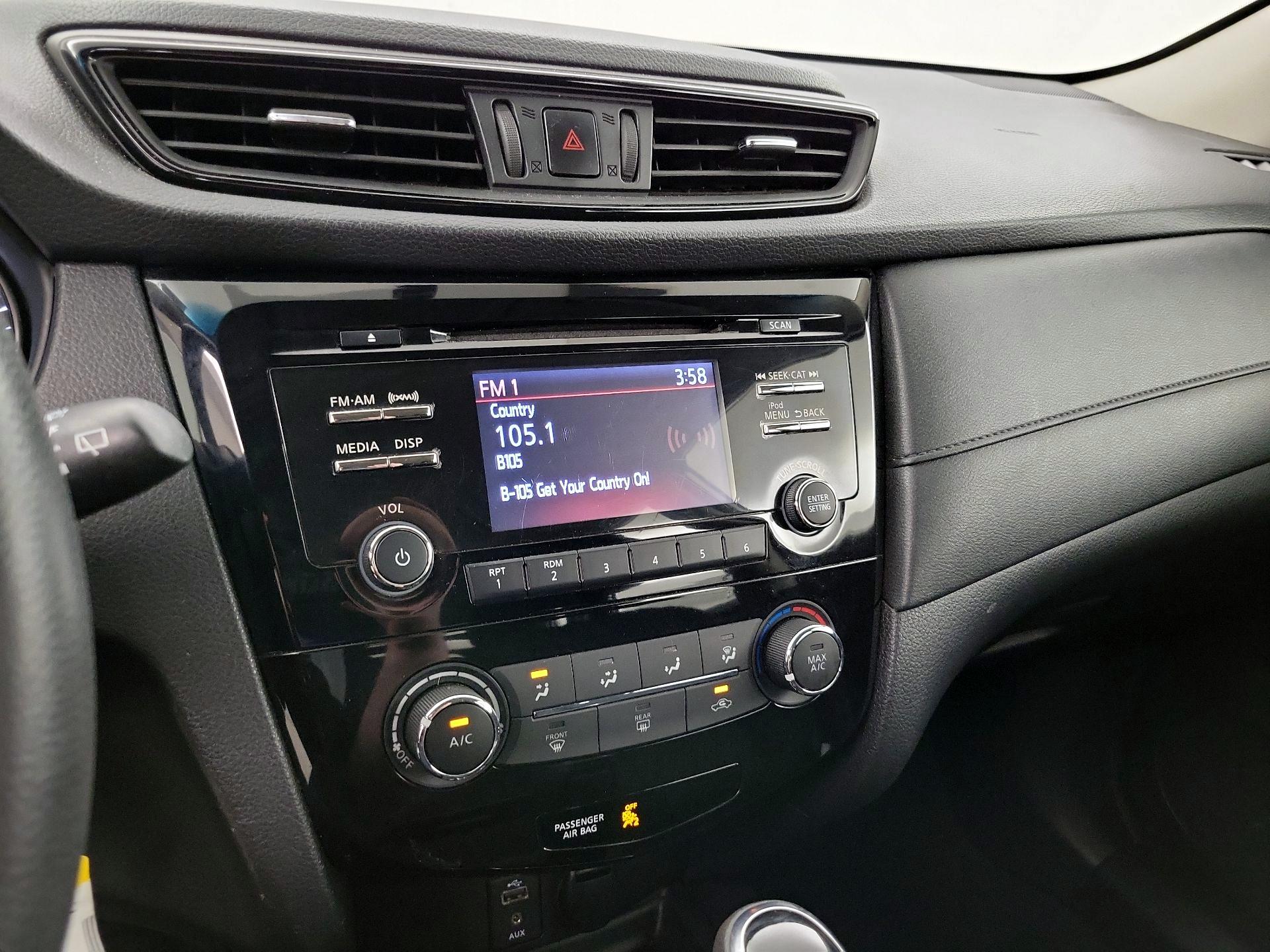 Thumbnail: 2017 Nissan Rogue - 15