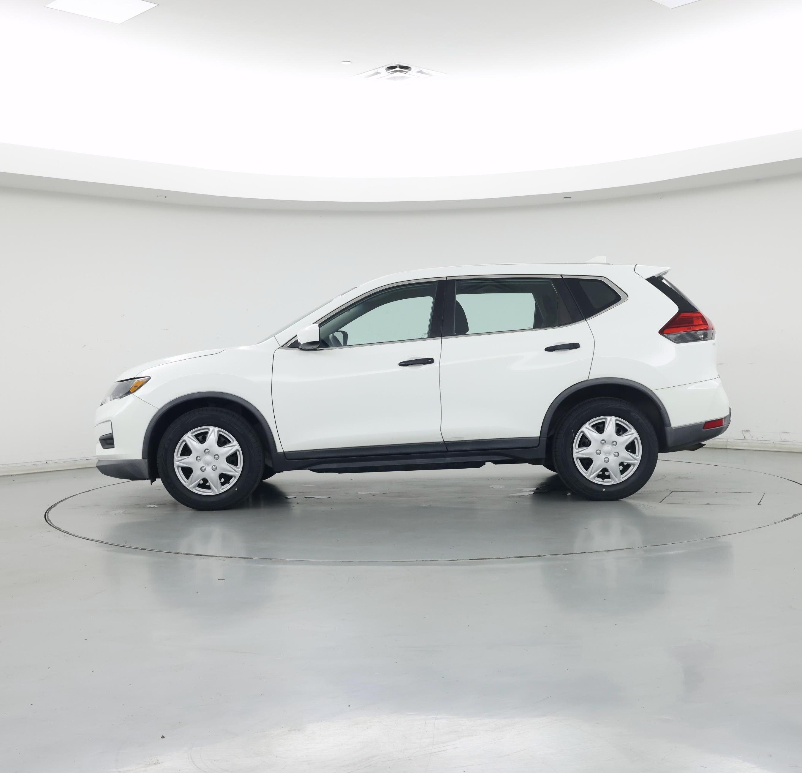 Thumbnail: 2017 Nissan Rogue - 3