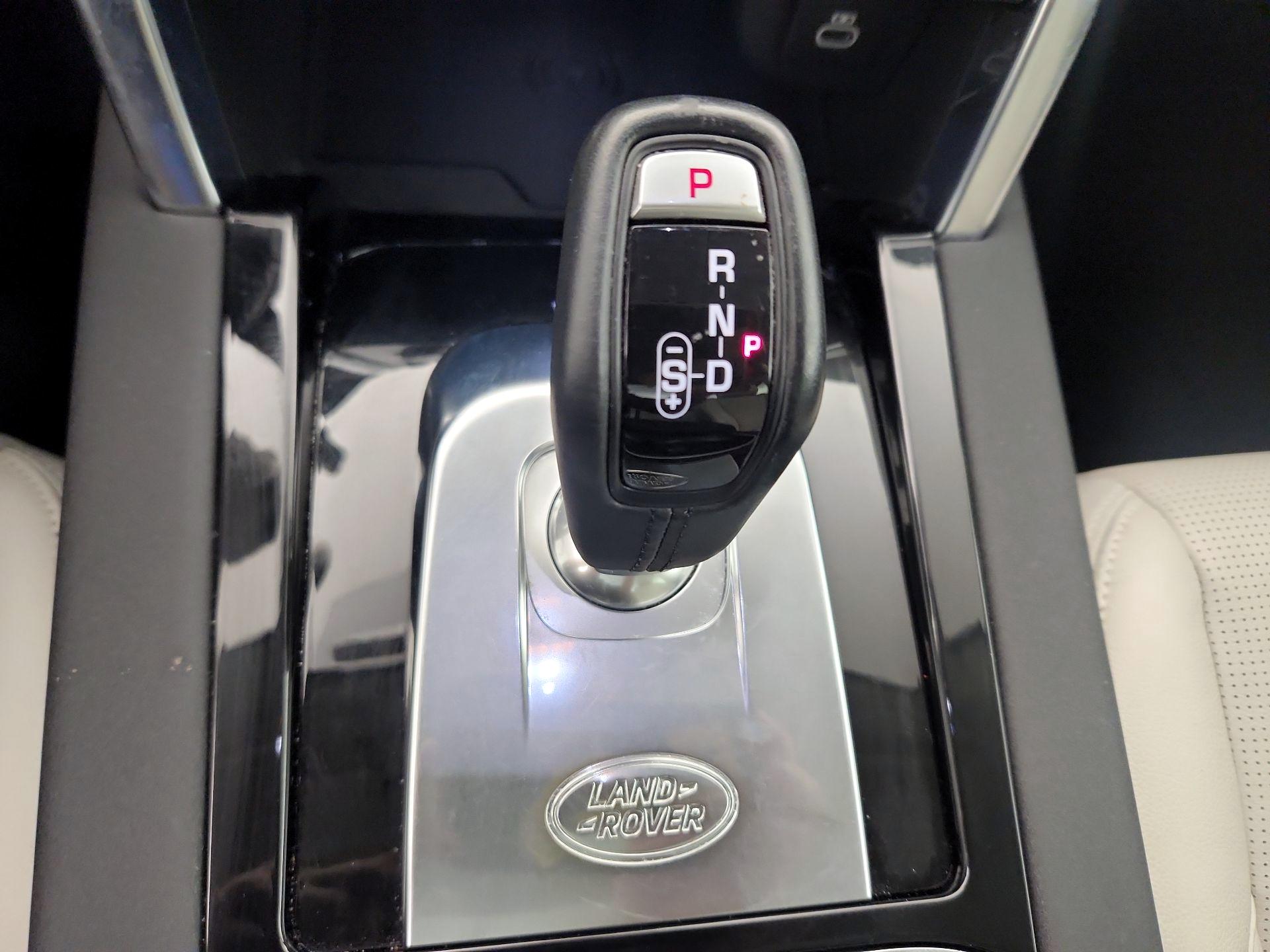 Thumbnail: 2021 Land Rover Discovery Sport - 18