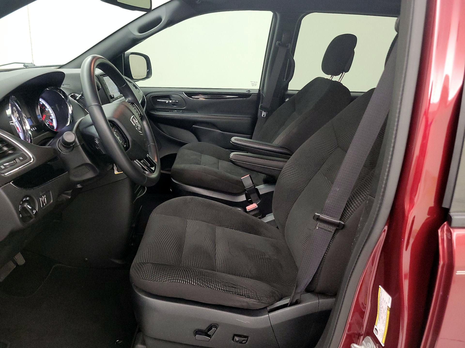 Thumbnail: 2020 Dodge Grand Caravan - 11