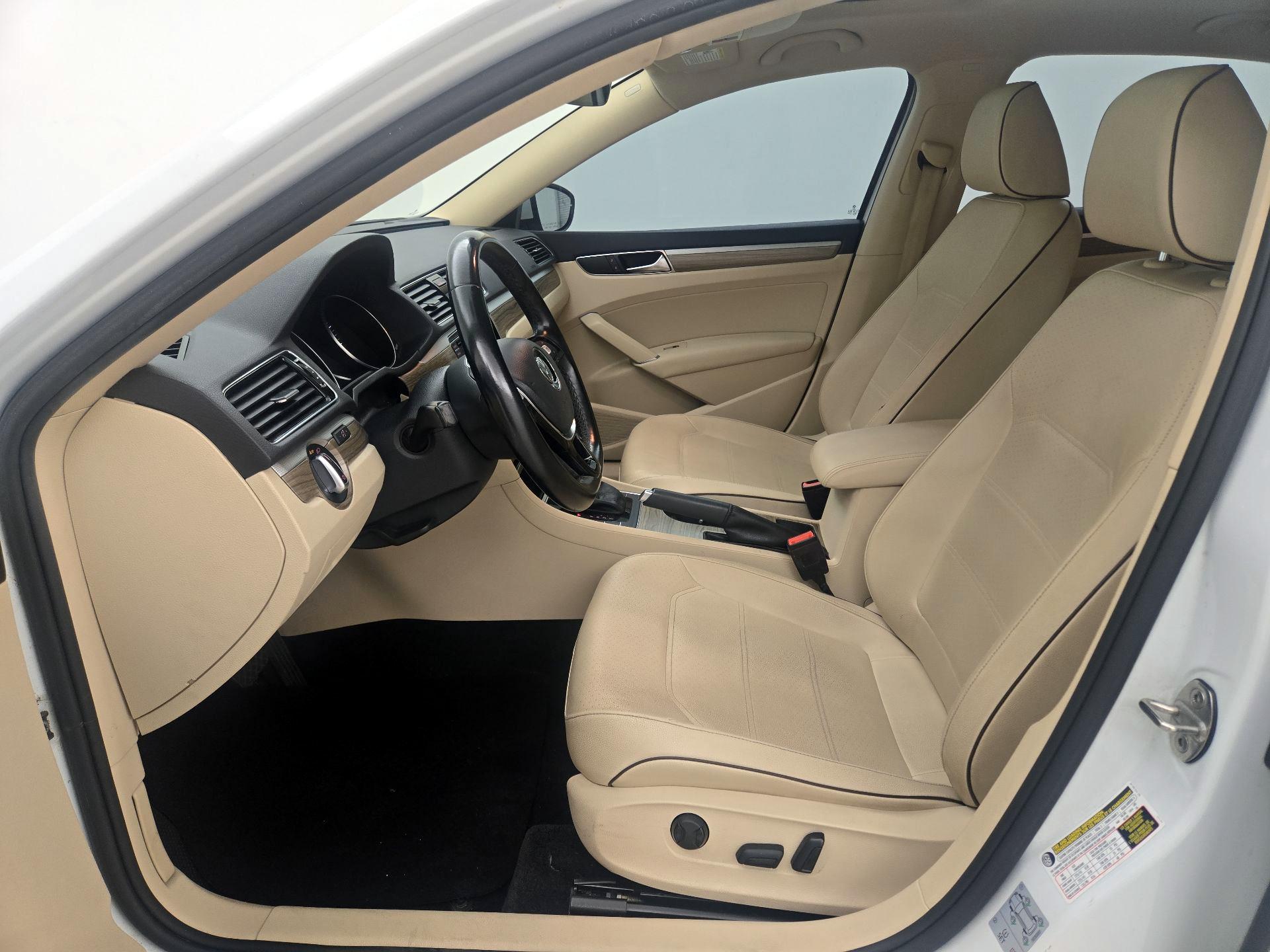 Thumbnail: 2018 Volkswagen Passat - 11