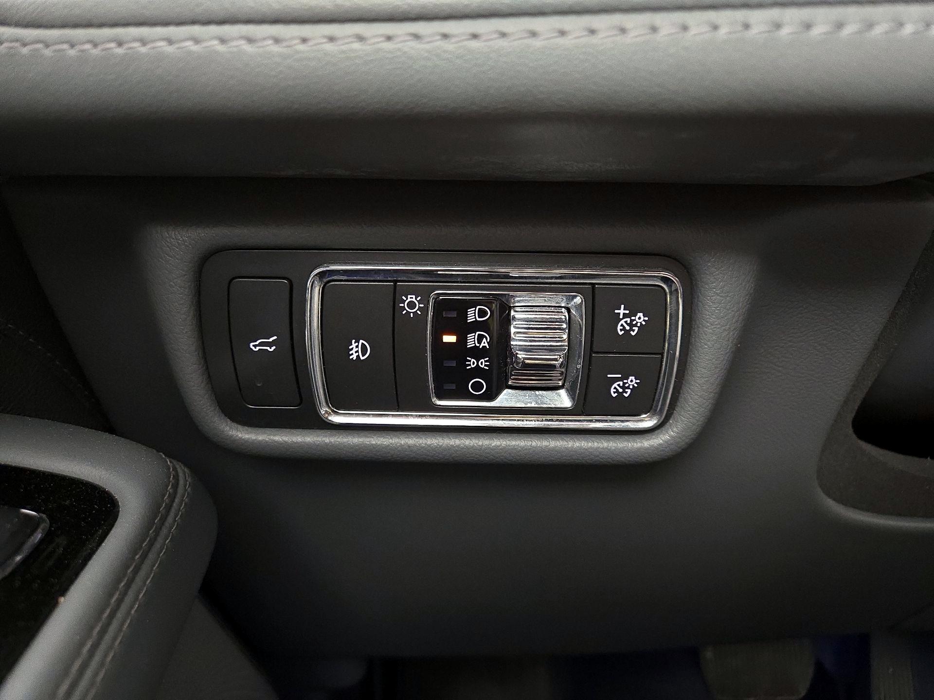 Thumbnail: 2020 Lincoln Aviator - 13