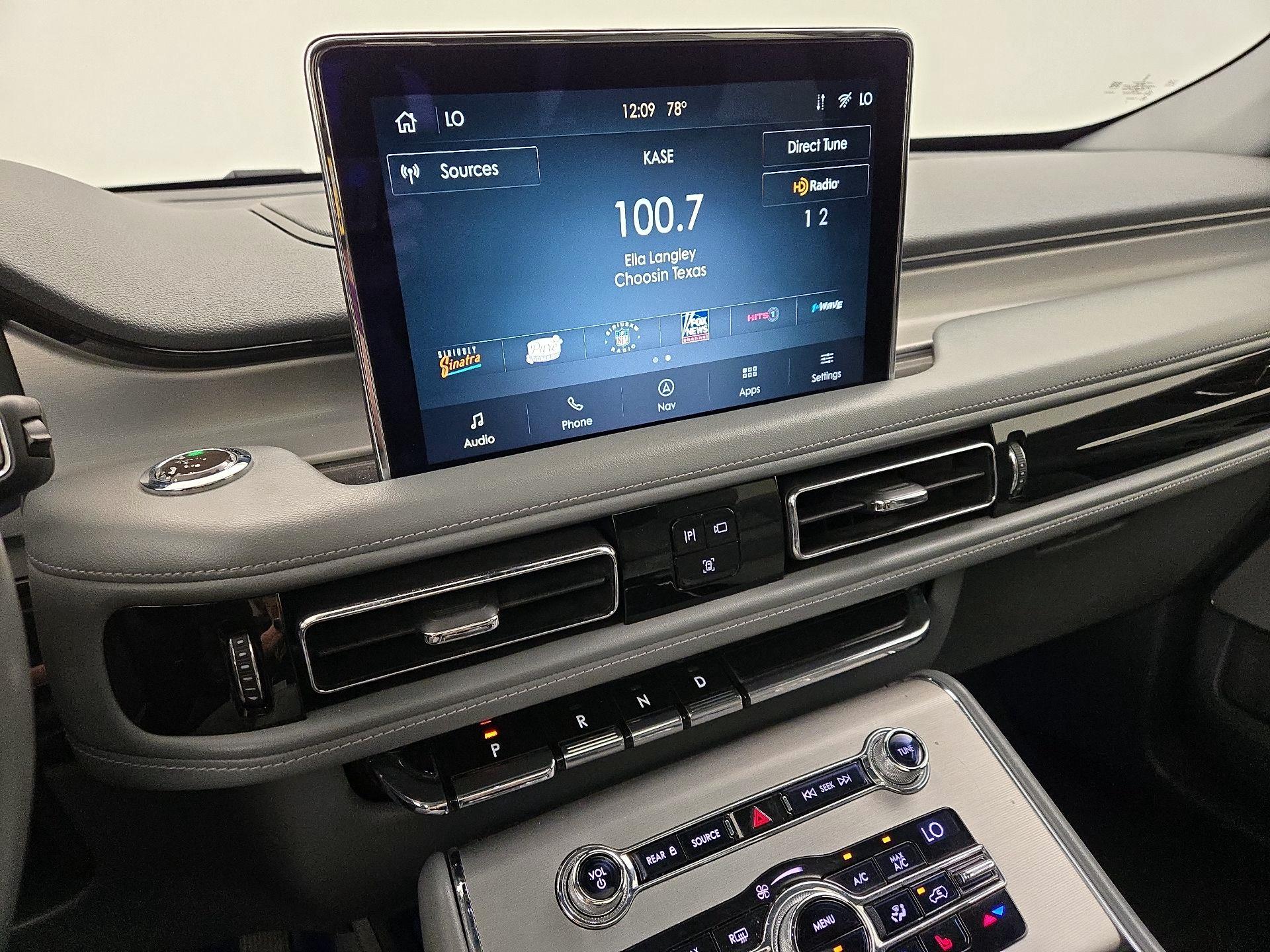 Thumbnail: 2020 Lincoln Aviator - 16