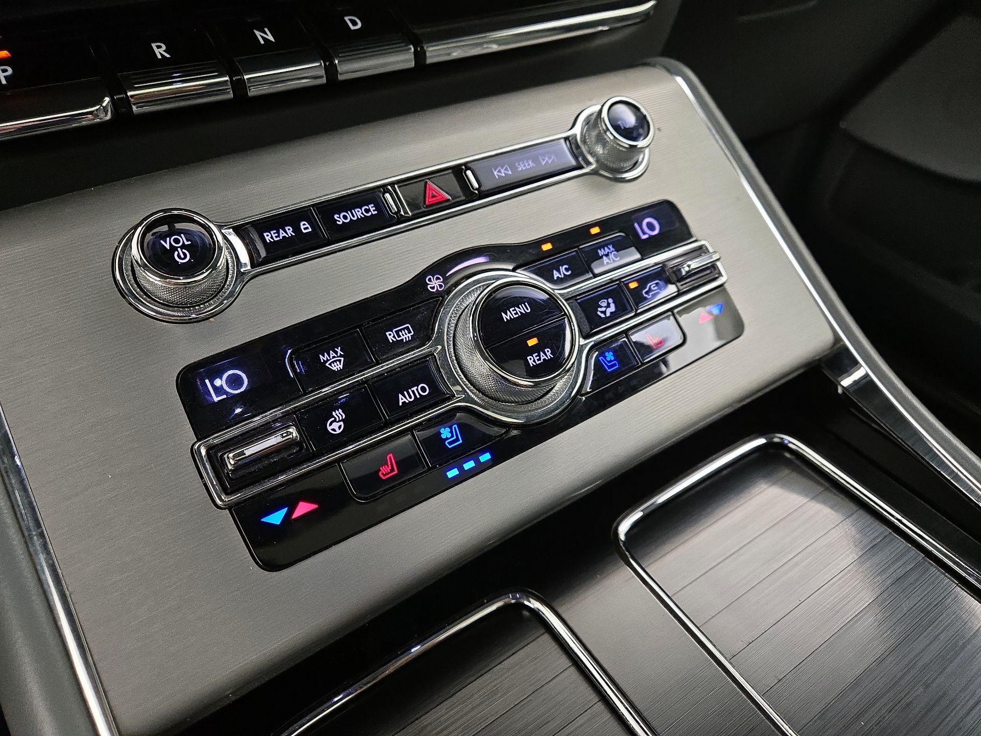 Thumbnail: 2020 Lincoln Aviator - 17