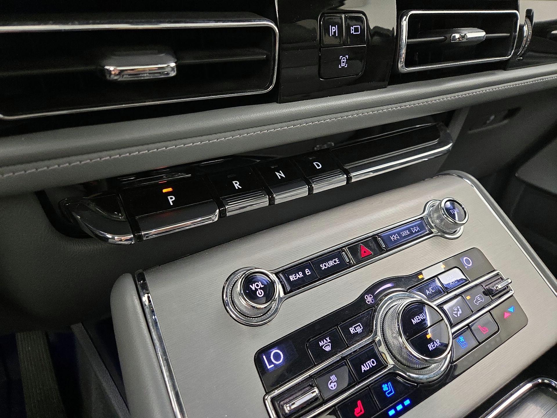 Thumbnail: 2020 Lincoln Aviator - 18