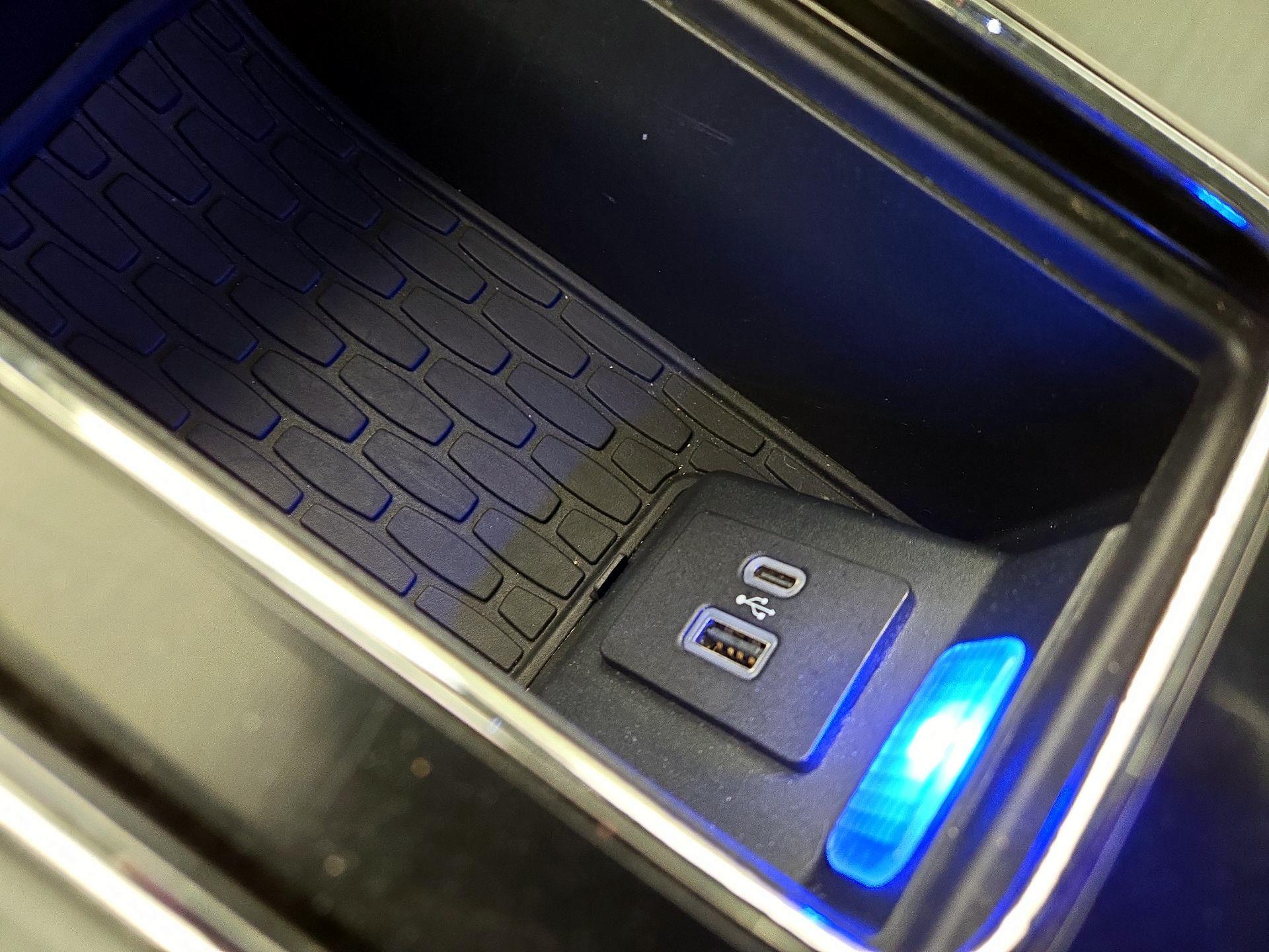 Thumbnail: 2020 Lincoln Aviator - 19