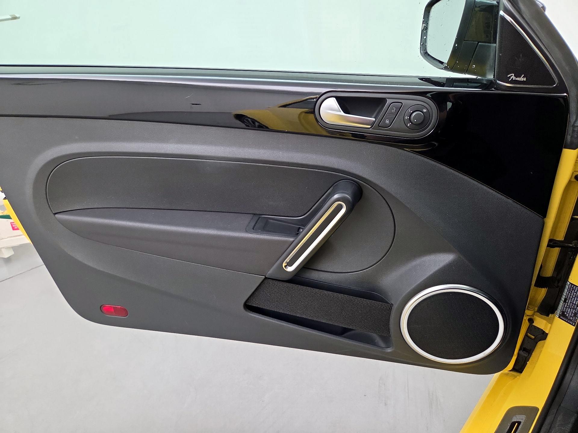 Thumbnail: 2014 Volkswagen Beetle - 12