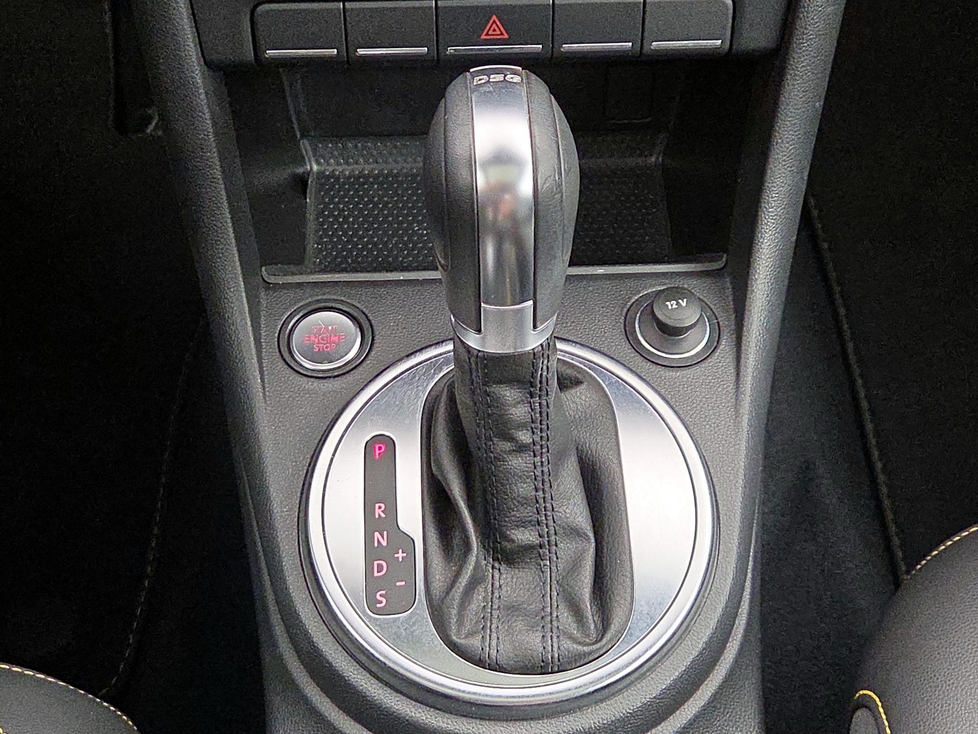 Thumbnail: 2014 Volkswagen Beetle - 17