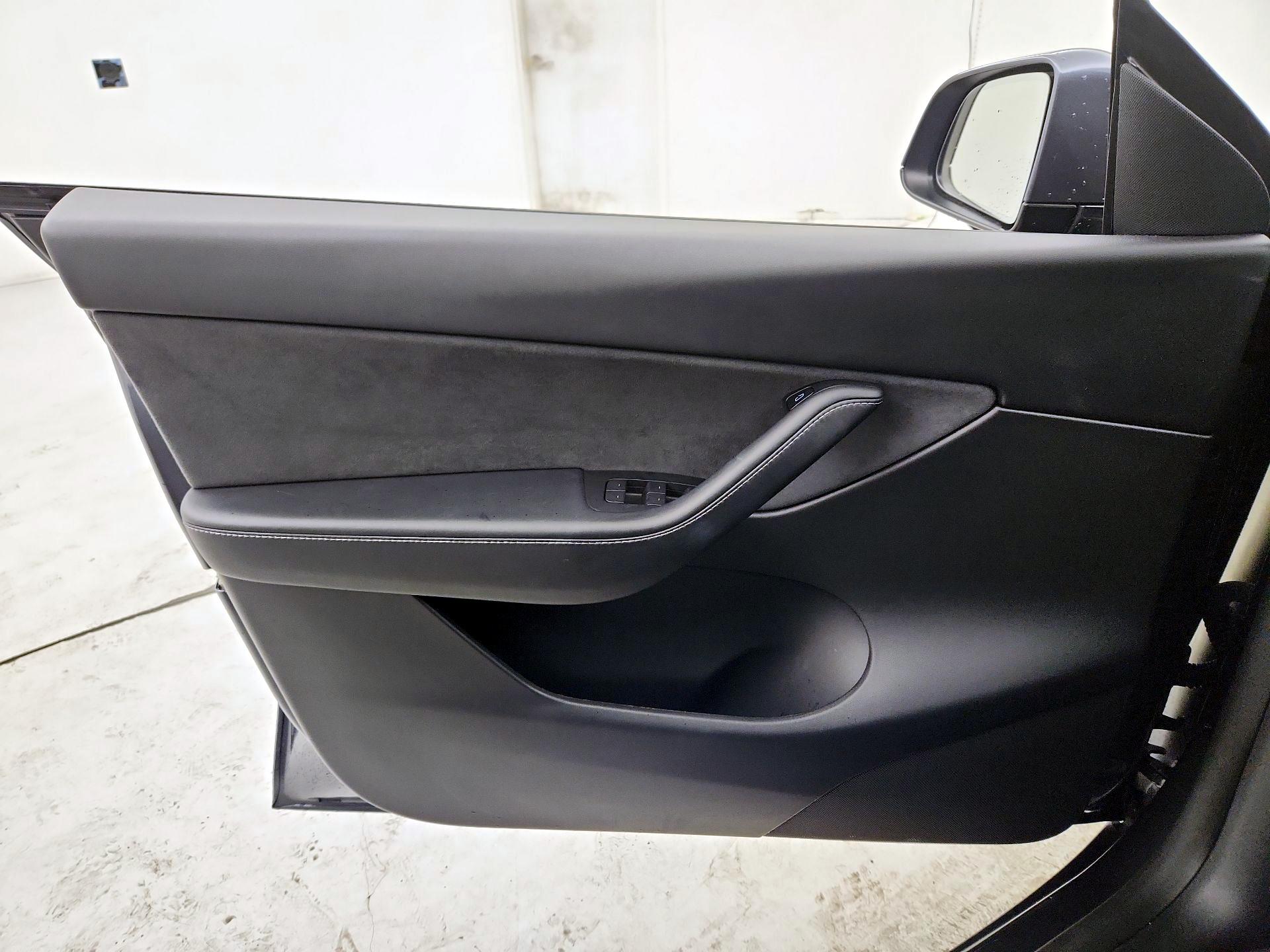 Thumbnail: 2022 Tesla Model Y - 12