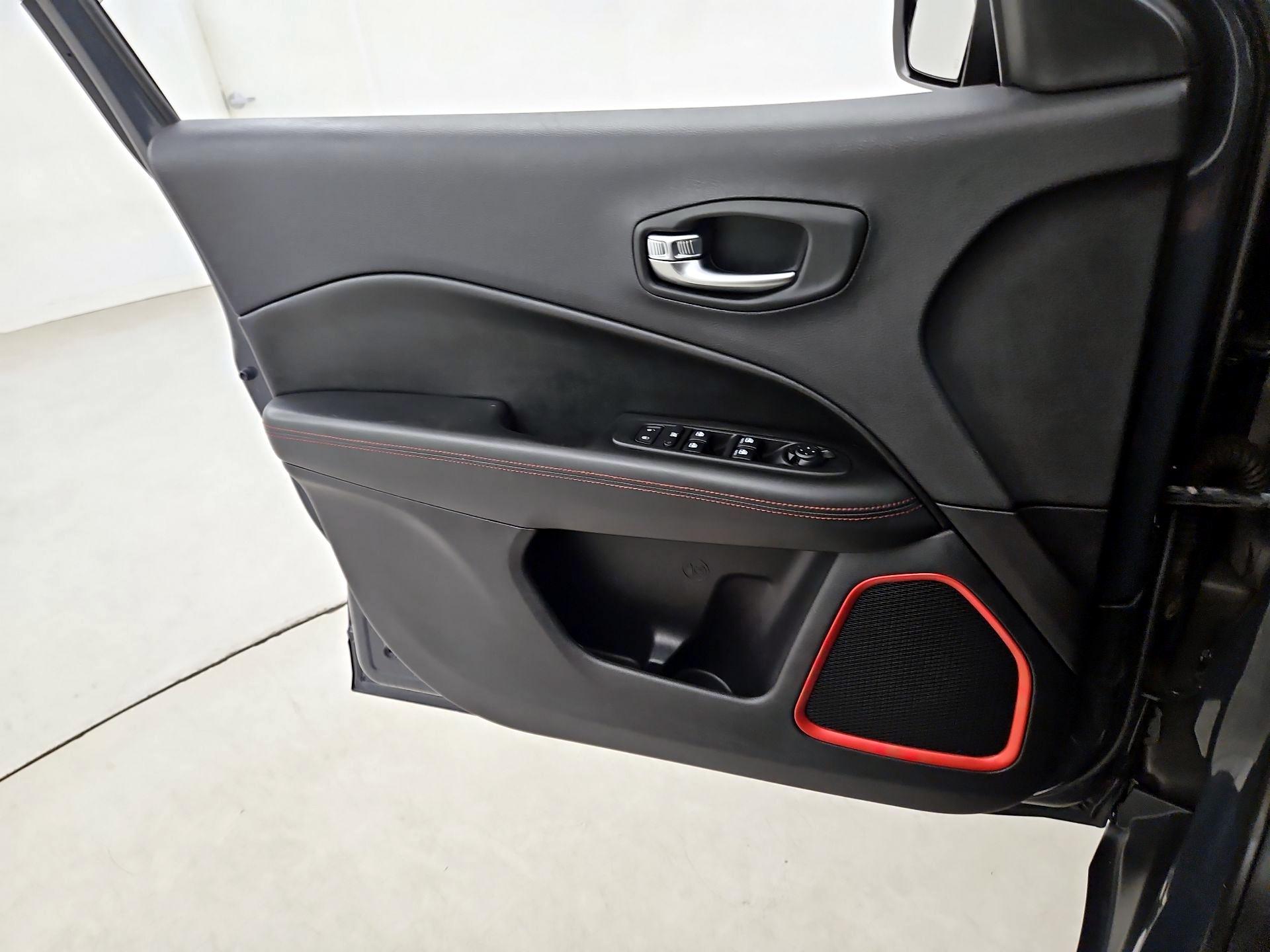 Thumbnail: 2018 Jeep Compass - 12