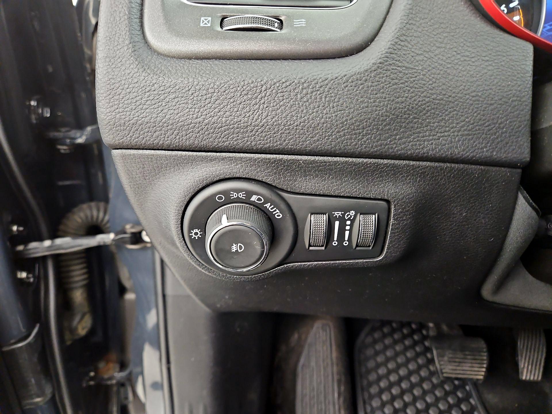 Thumbnail: 2018 Jeep Compass - 13