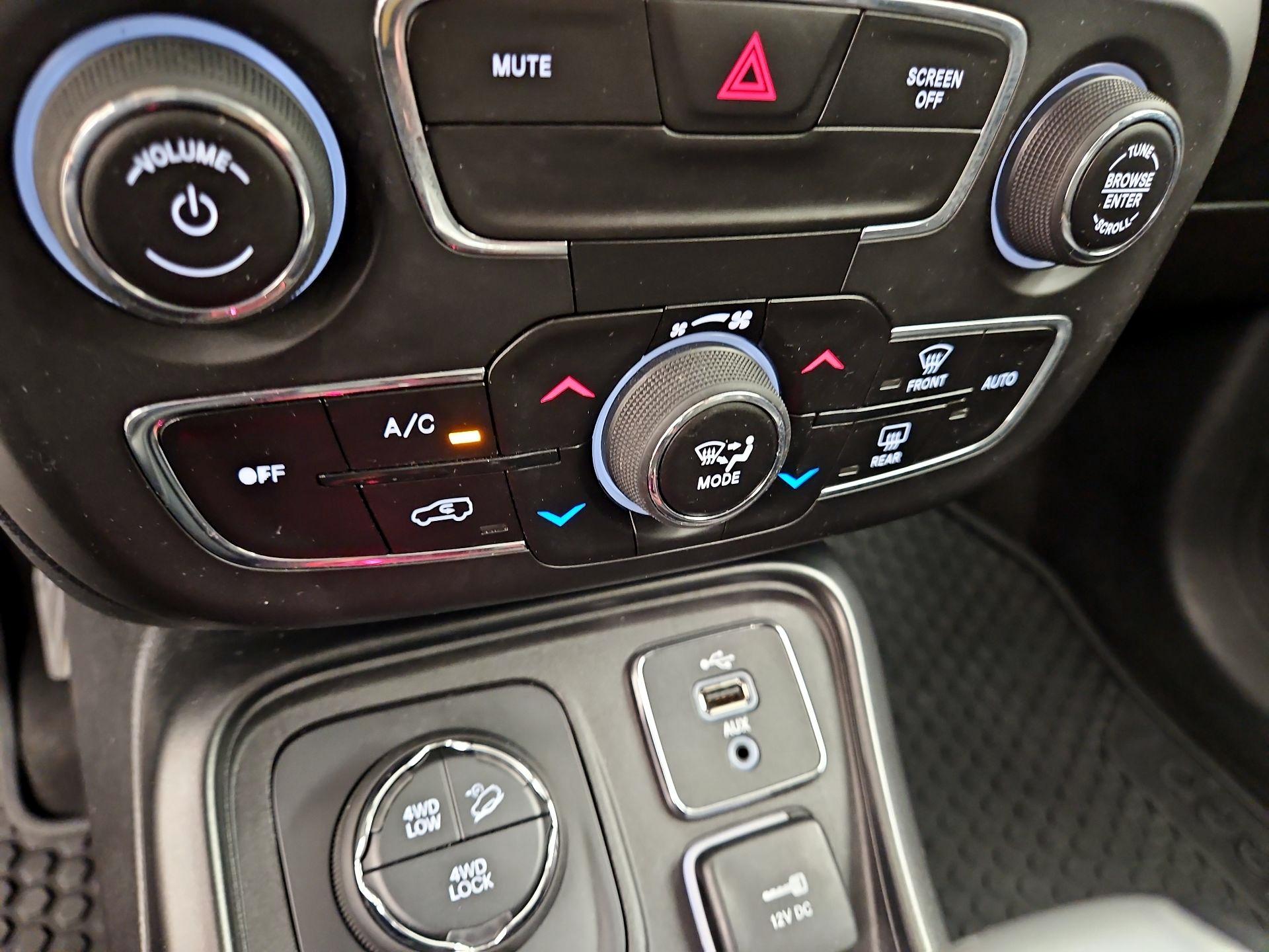 Thumbnail: 2018 Jeep Compass - 16