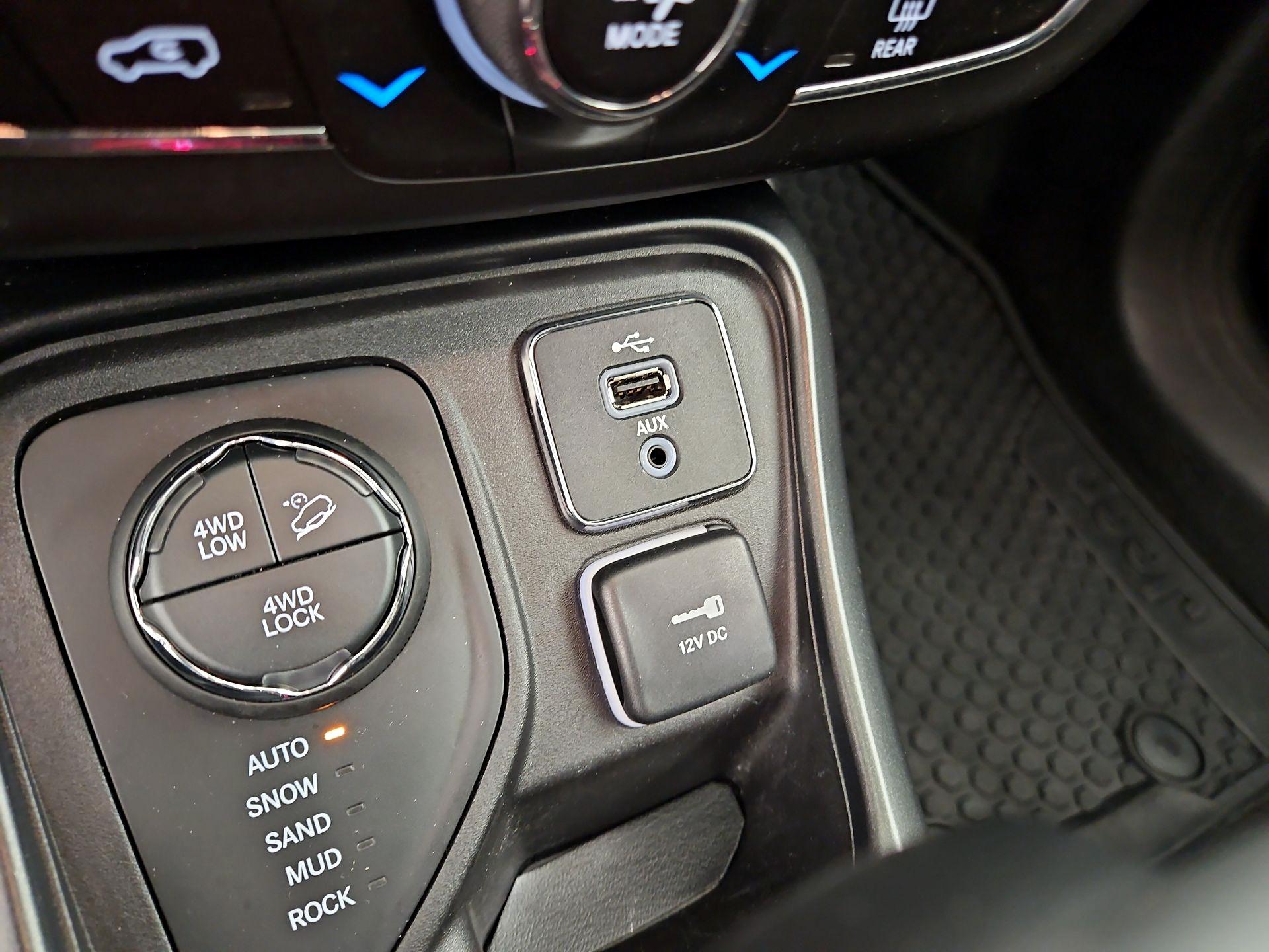 Thumbnail: 2018 Jeep Compass - 18