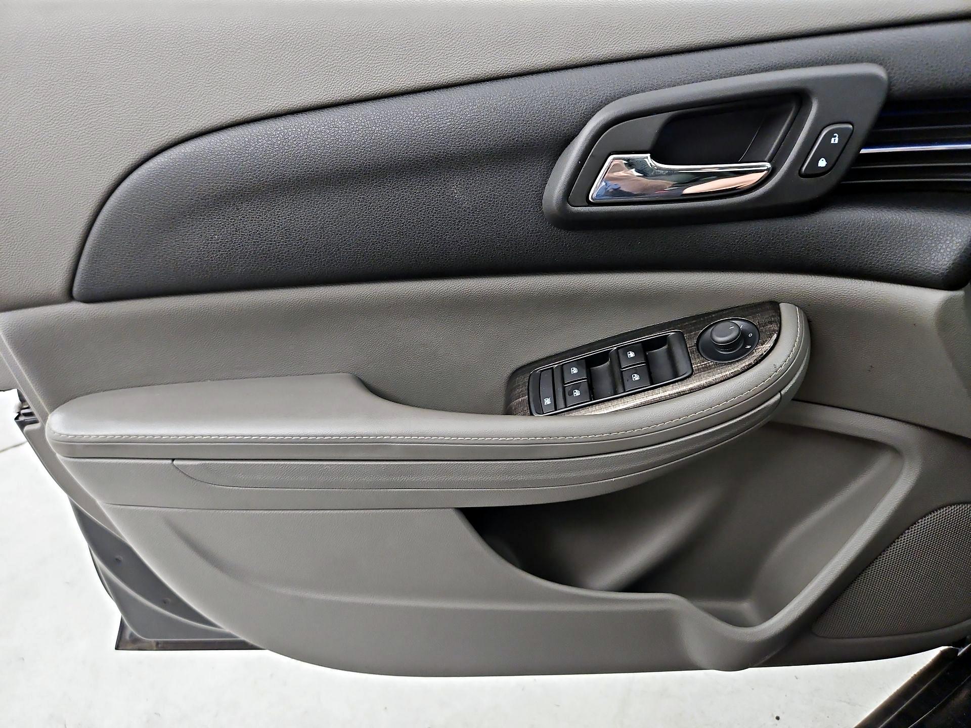 Thumbnail: 2015 Chevrolet Malibu - 12