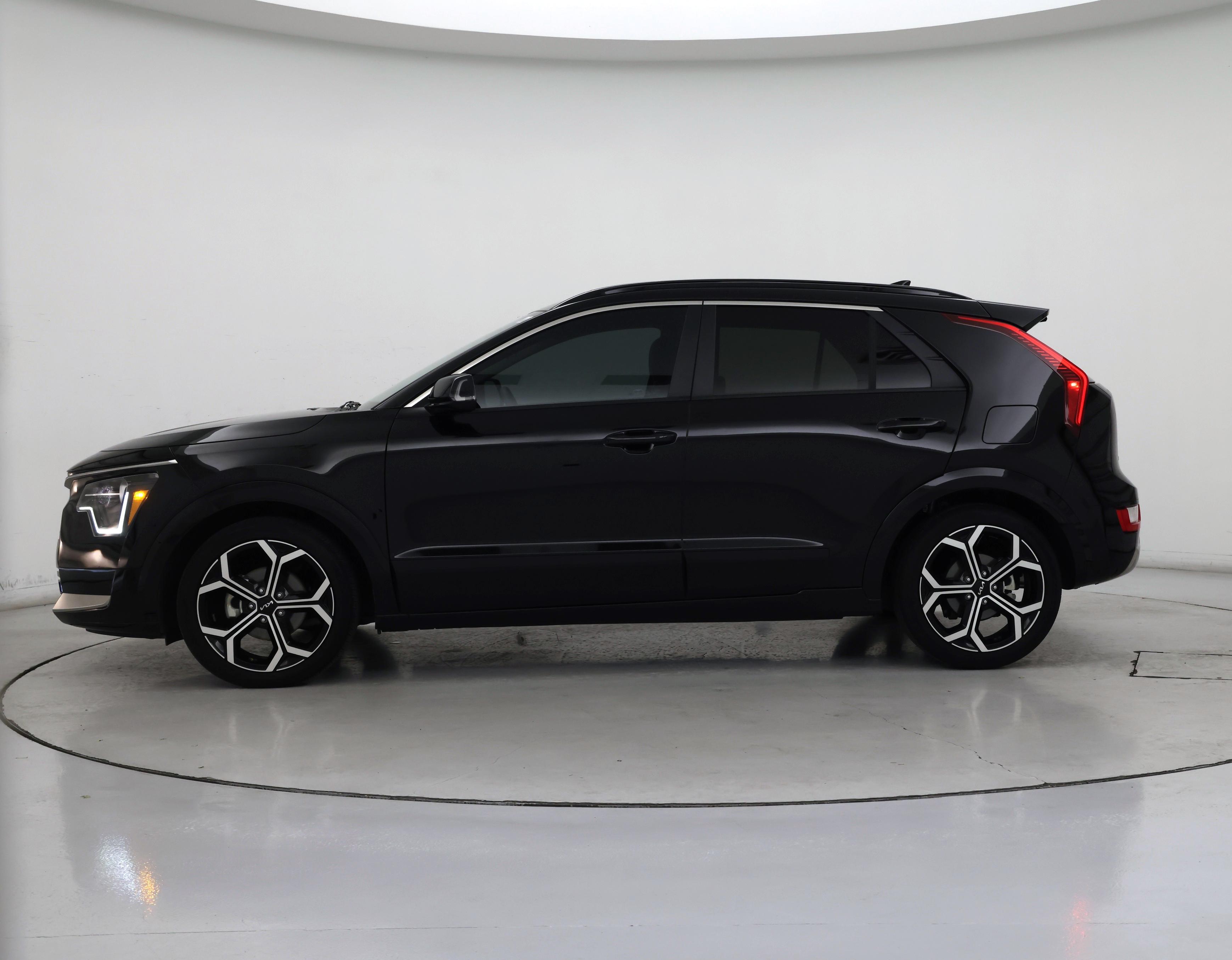 Thumbnail: 2023 Kia Niro - 3