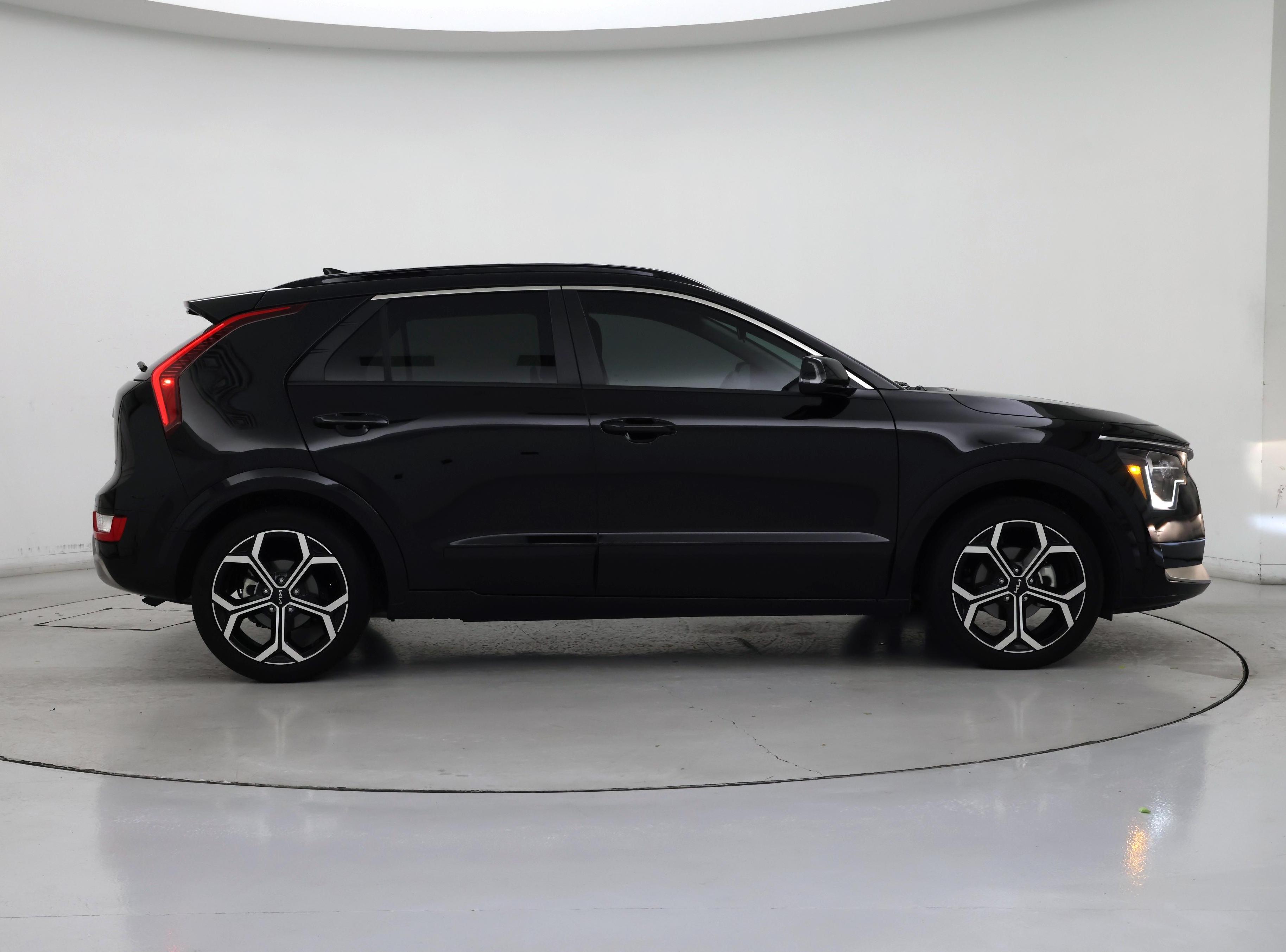 Thumbnail: 2023 Kia Niro - 7