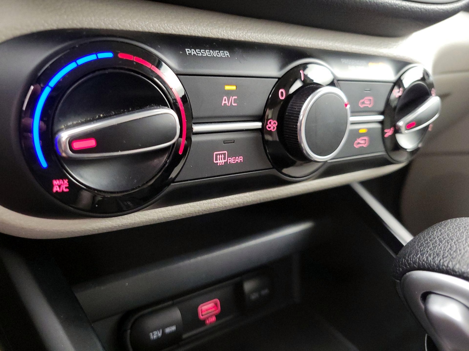 2022 Kia Soul LX - Photo 17