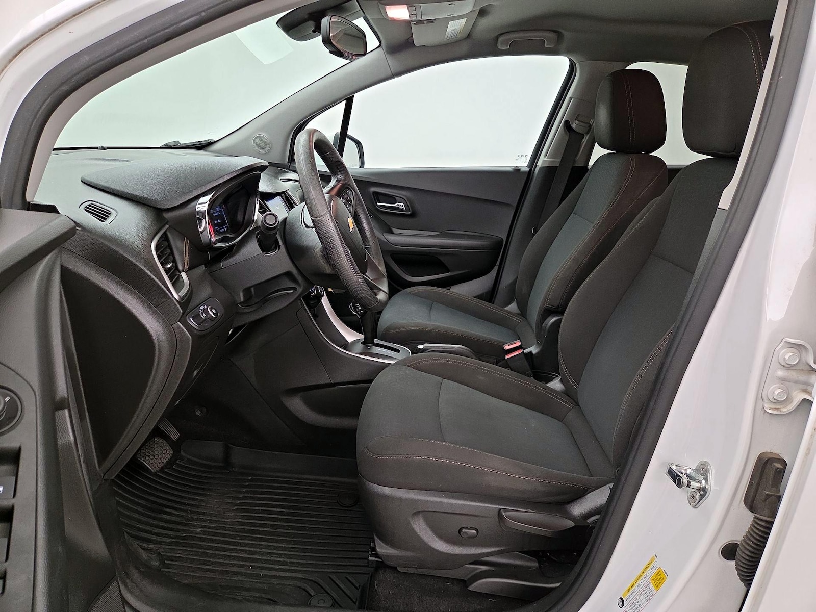 2020 Chevrolet Trax LS - Photo 12