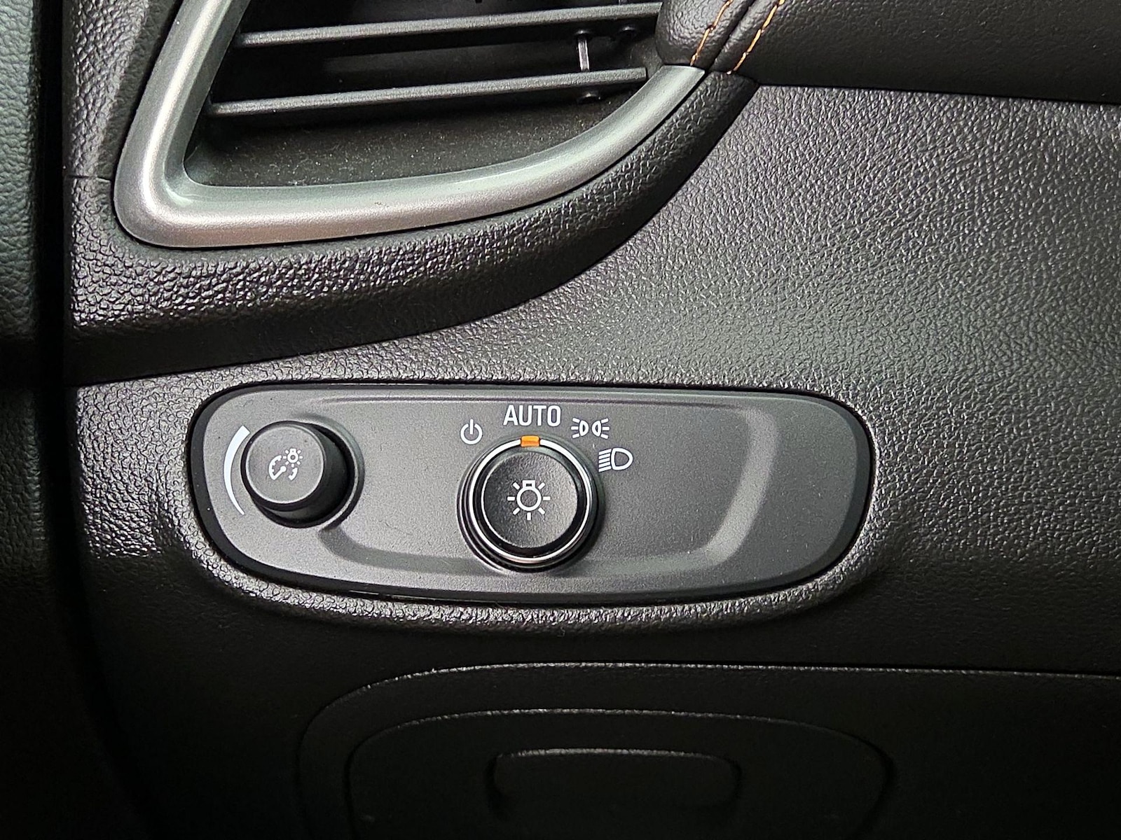 2020 Chevrolet Trax LS - Photo 14