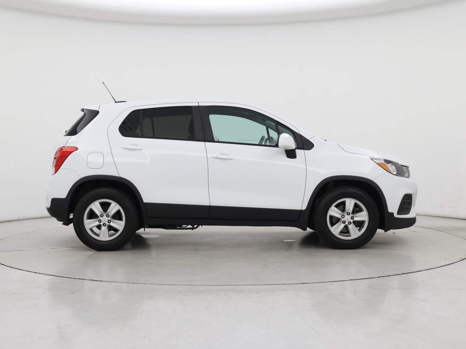 2020 Chevrolet Trax LS - Photo 8