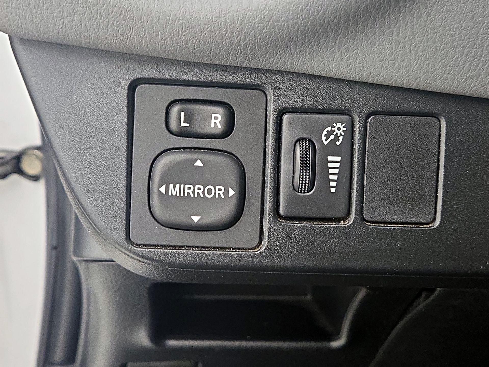 Thumbnail: 2015 Toyota Yaris - 13