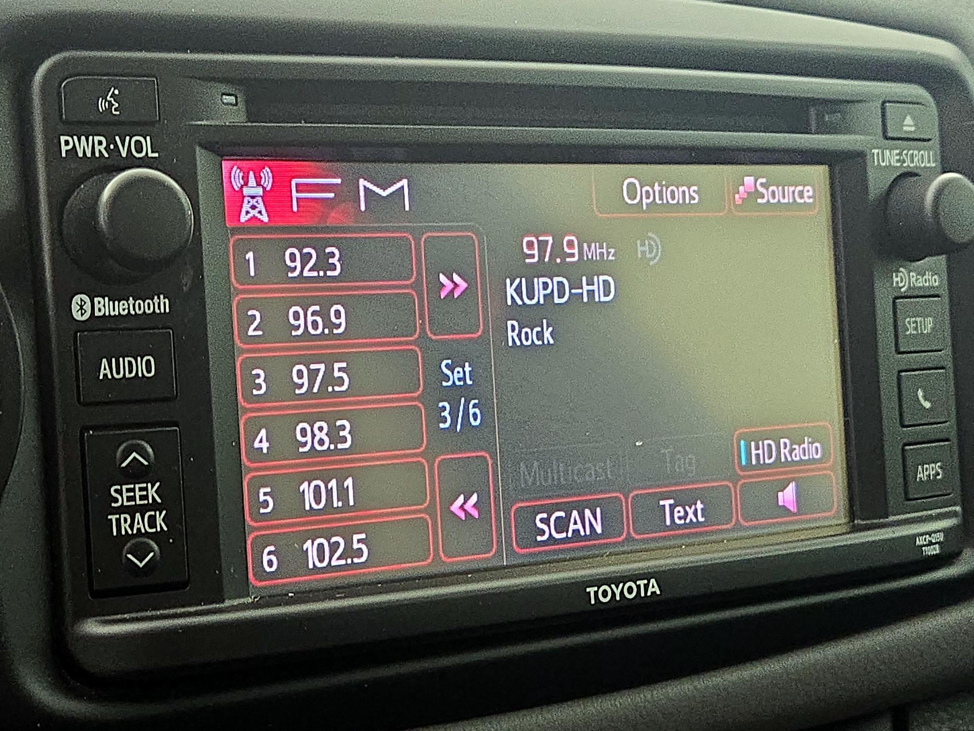 Thumbnail: 2015 Toyota Yaris - 14