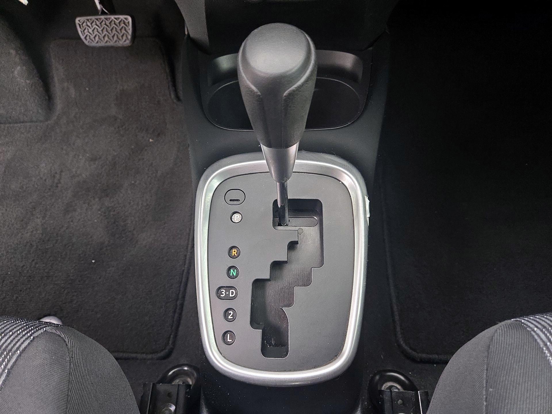 Thumbnail: 2015 Toyota Yaris - 16