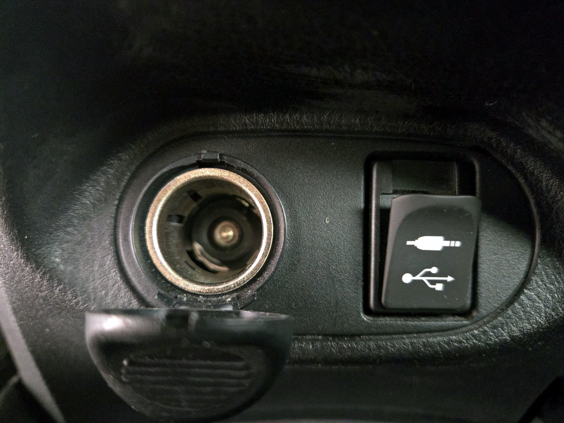Thumbnail: 2015 Toyota Yaris - 17