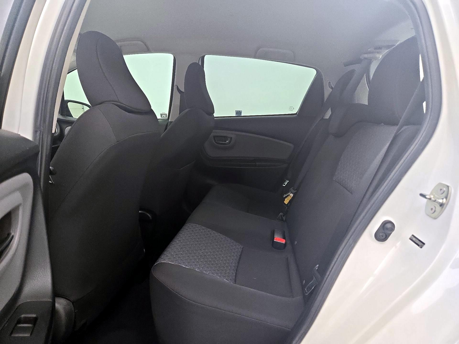 Thumbnail: 2015 Toyota Yaris - 18