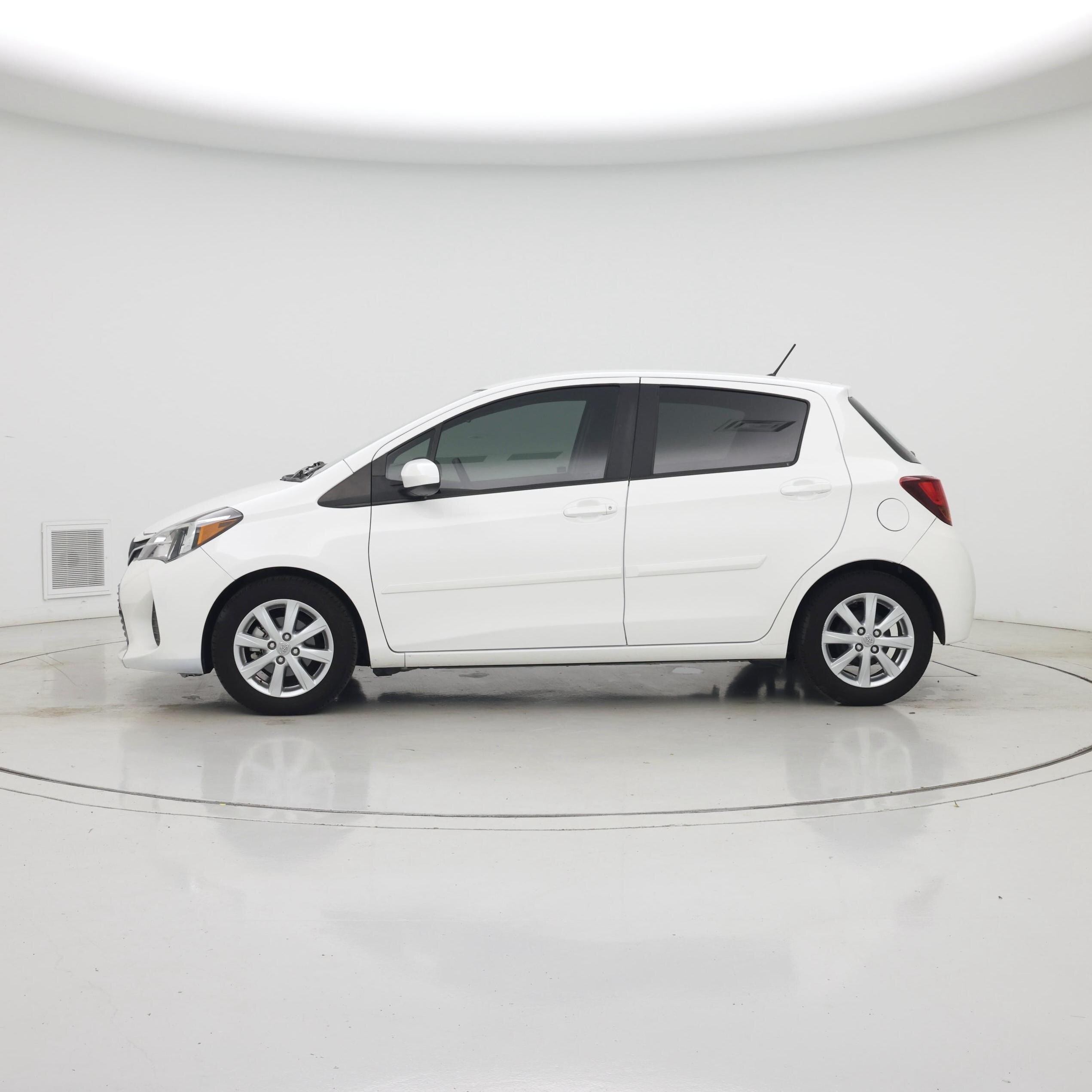 Thumbnail: 2015 Toyota Yaris - 3