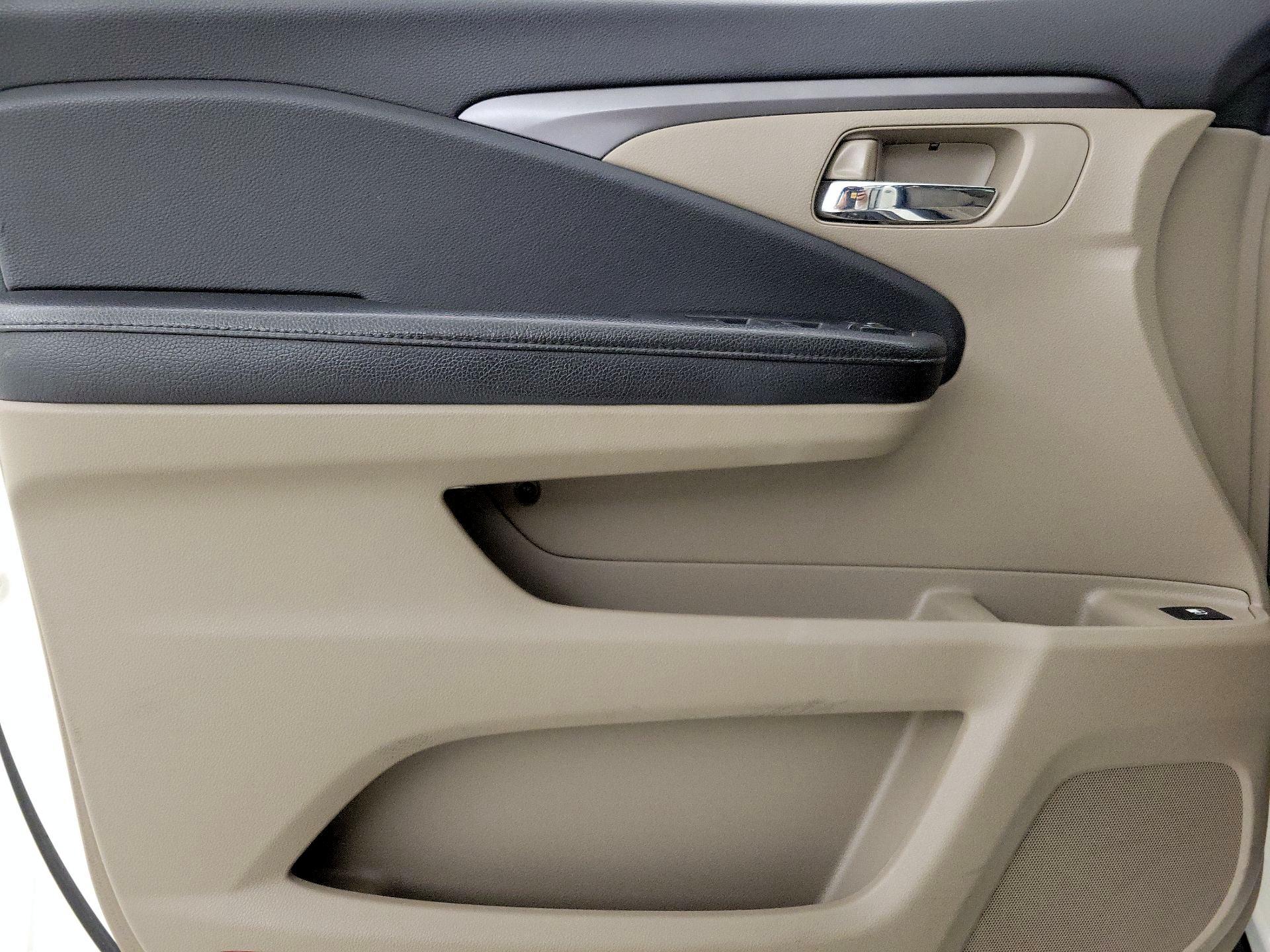 Thumbnail: 2016 Honda Pilot - 12