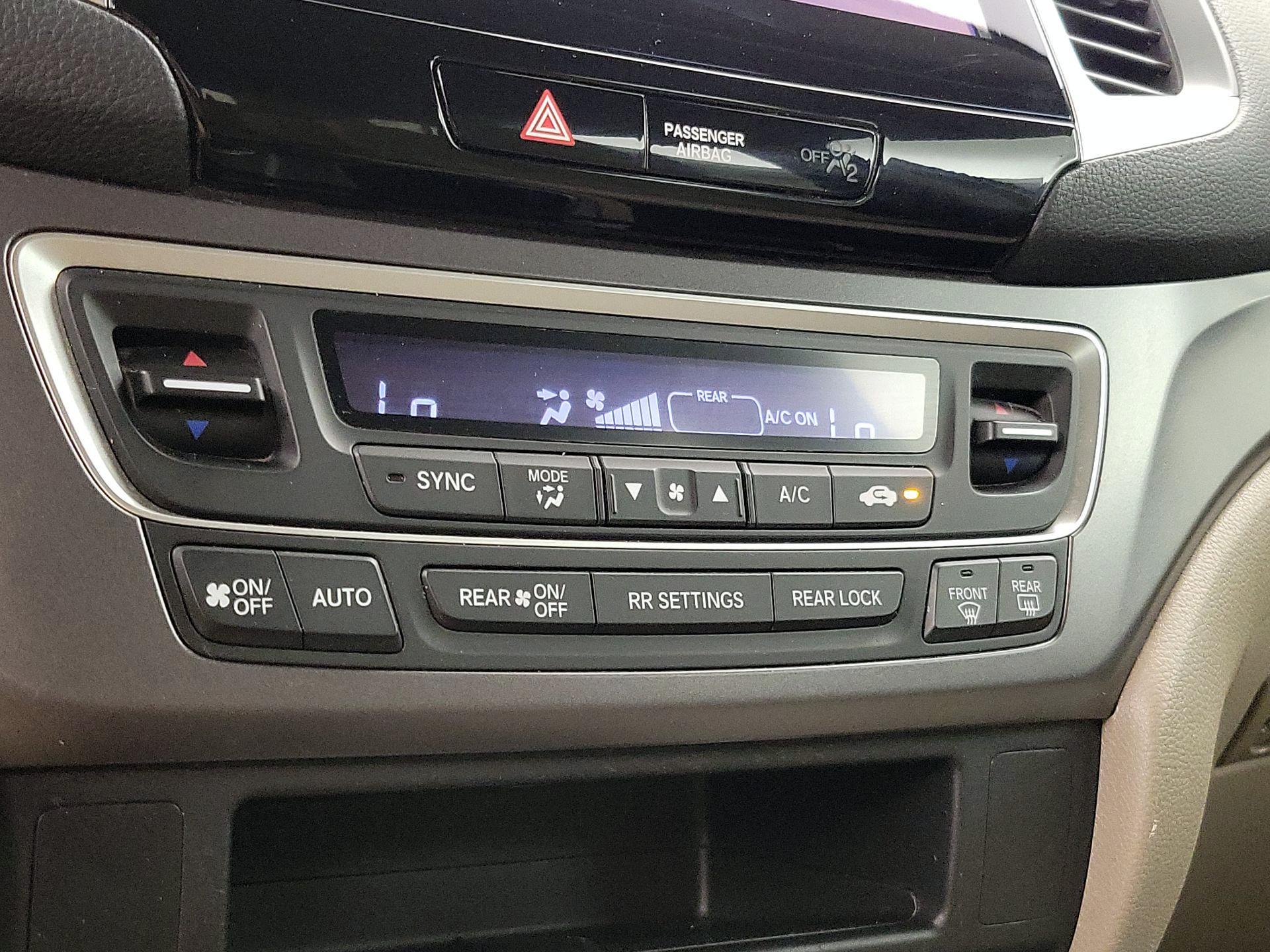Thumbnail: 2016 Honda Pilot - 16