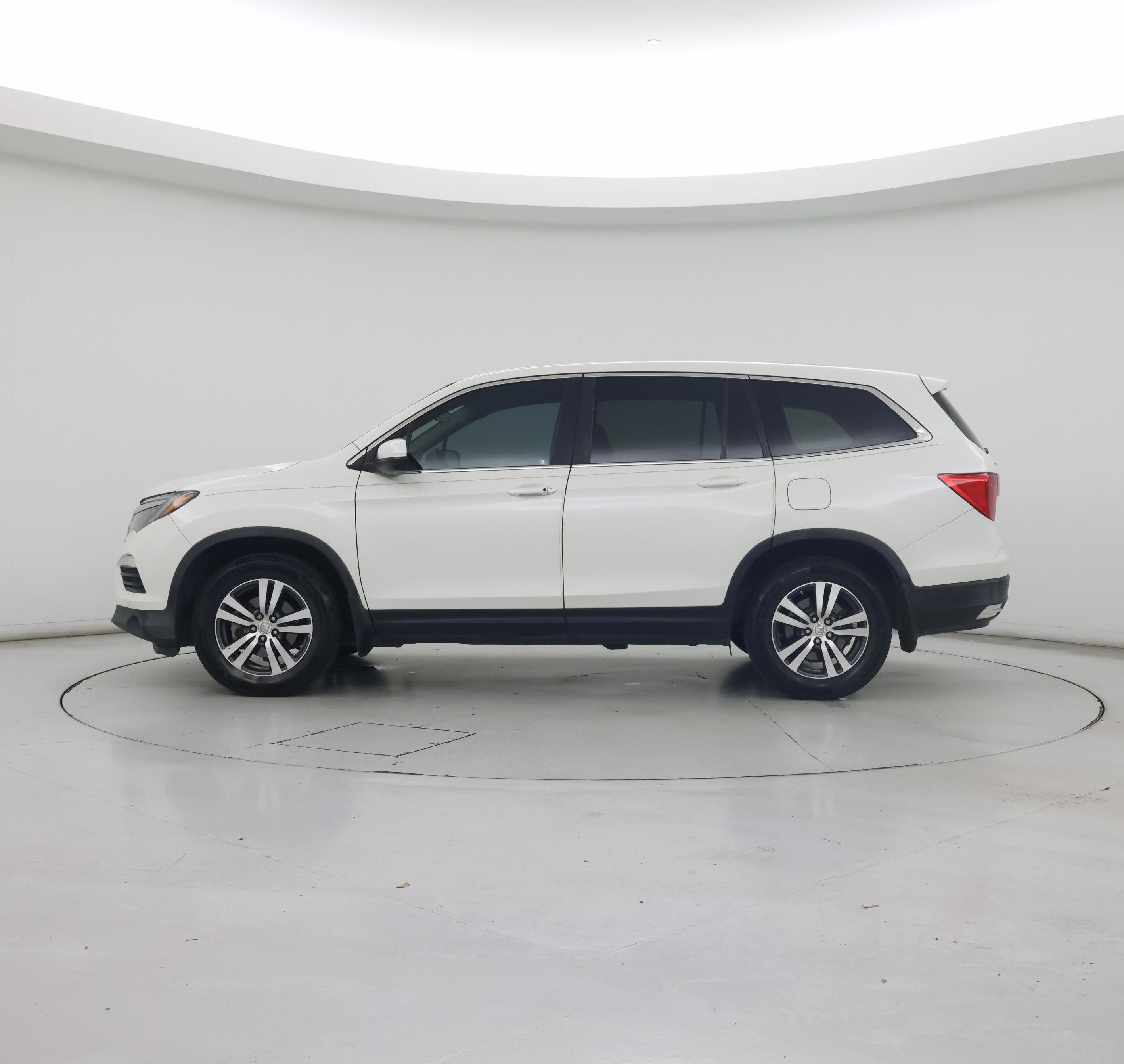 Thumbnail: 2016 Honda Pilot - 3