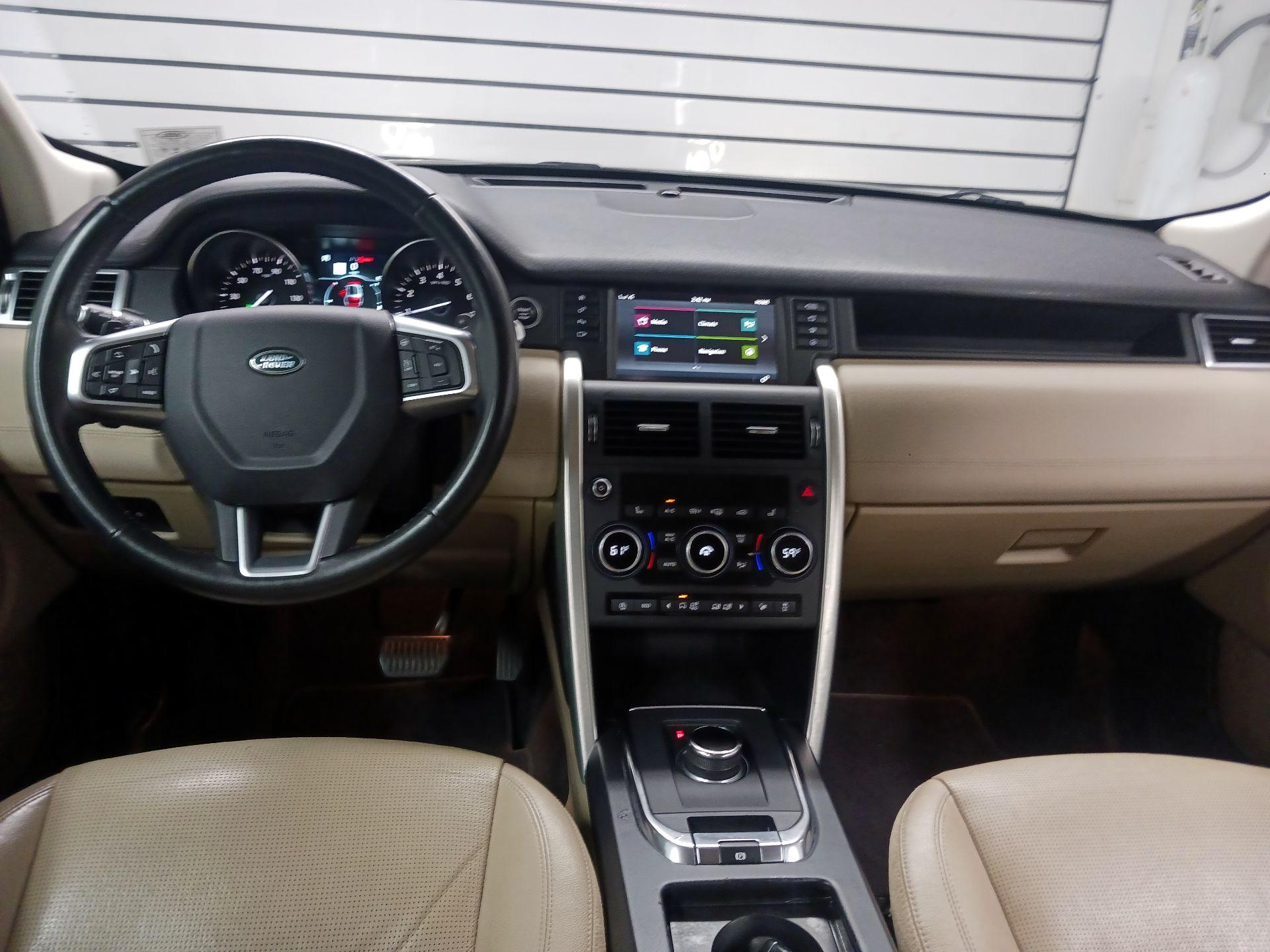 Thumbnail: 2019 Land Rover Discovery Sport - 9