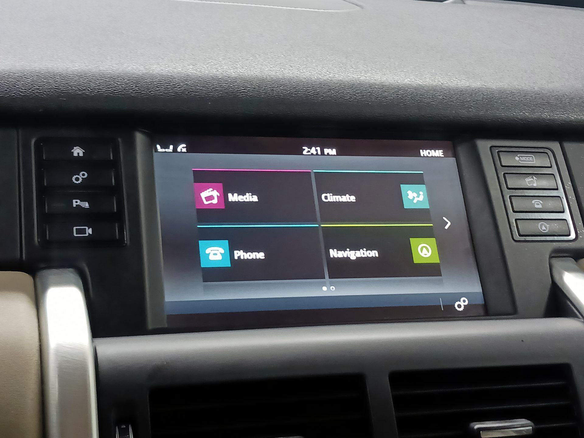 Thumbnail: 2019 Land Rover Discovery Sport - 14