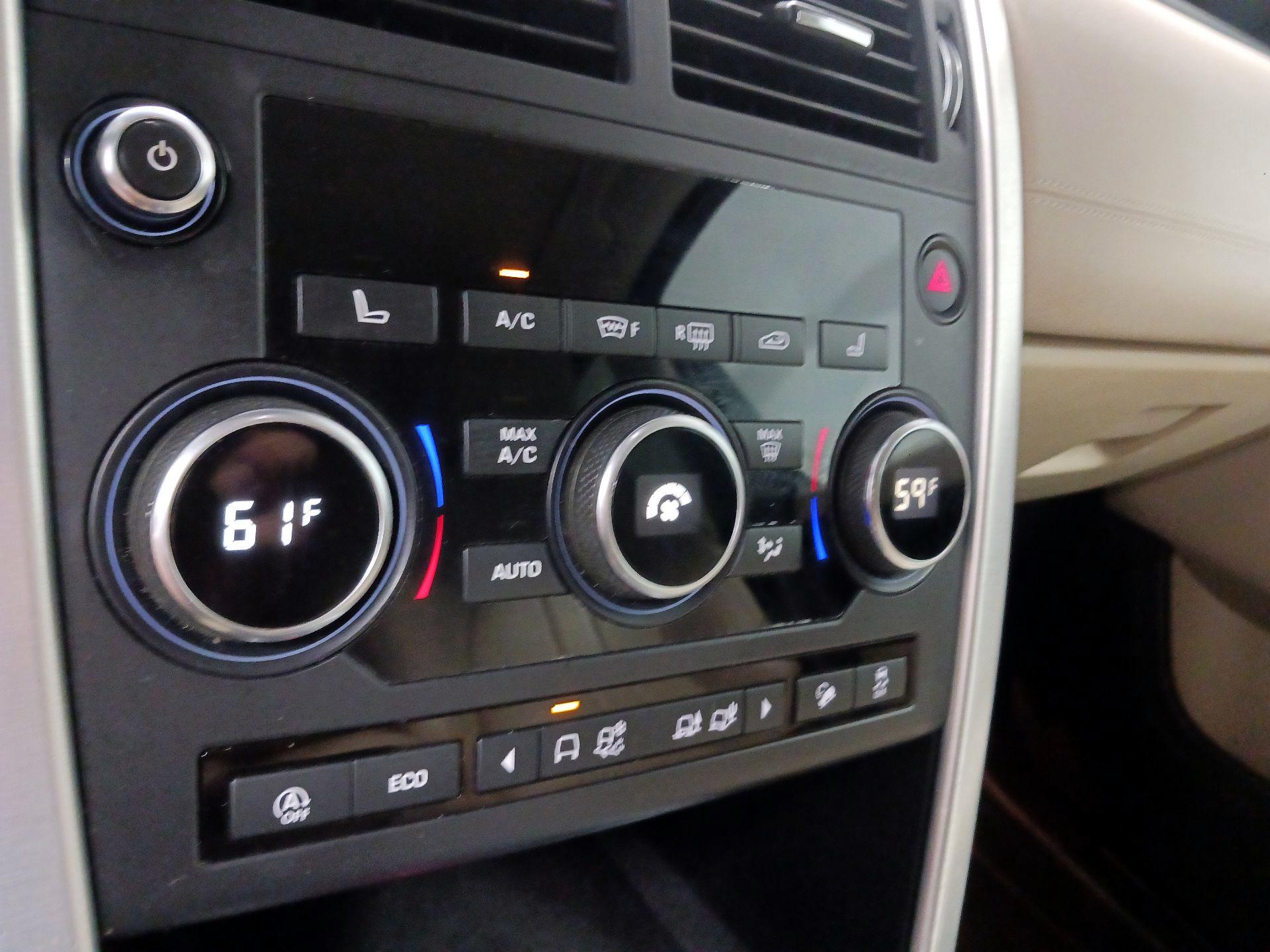 Thumbnail: 2019 Land Rover Discovery Sport - 15