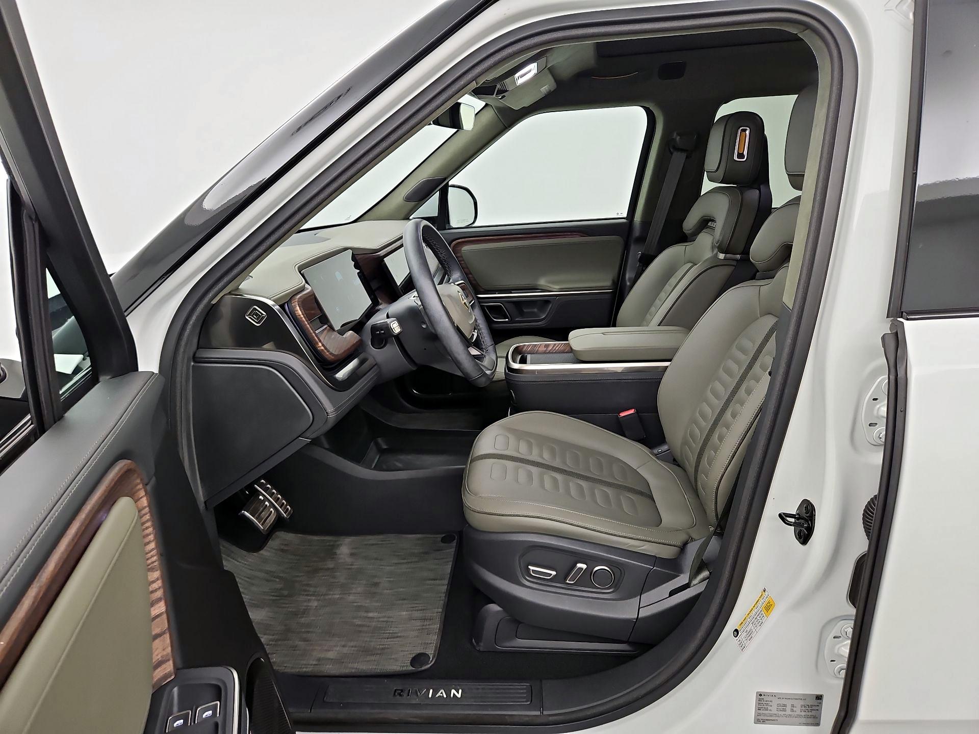 Thumbnail: 2023 Rivian R1S - 11