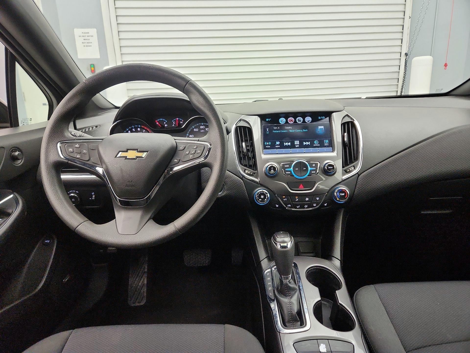 Thumbnail: 2017 Chevrolet Cruze - 9